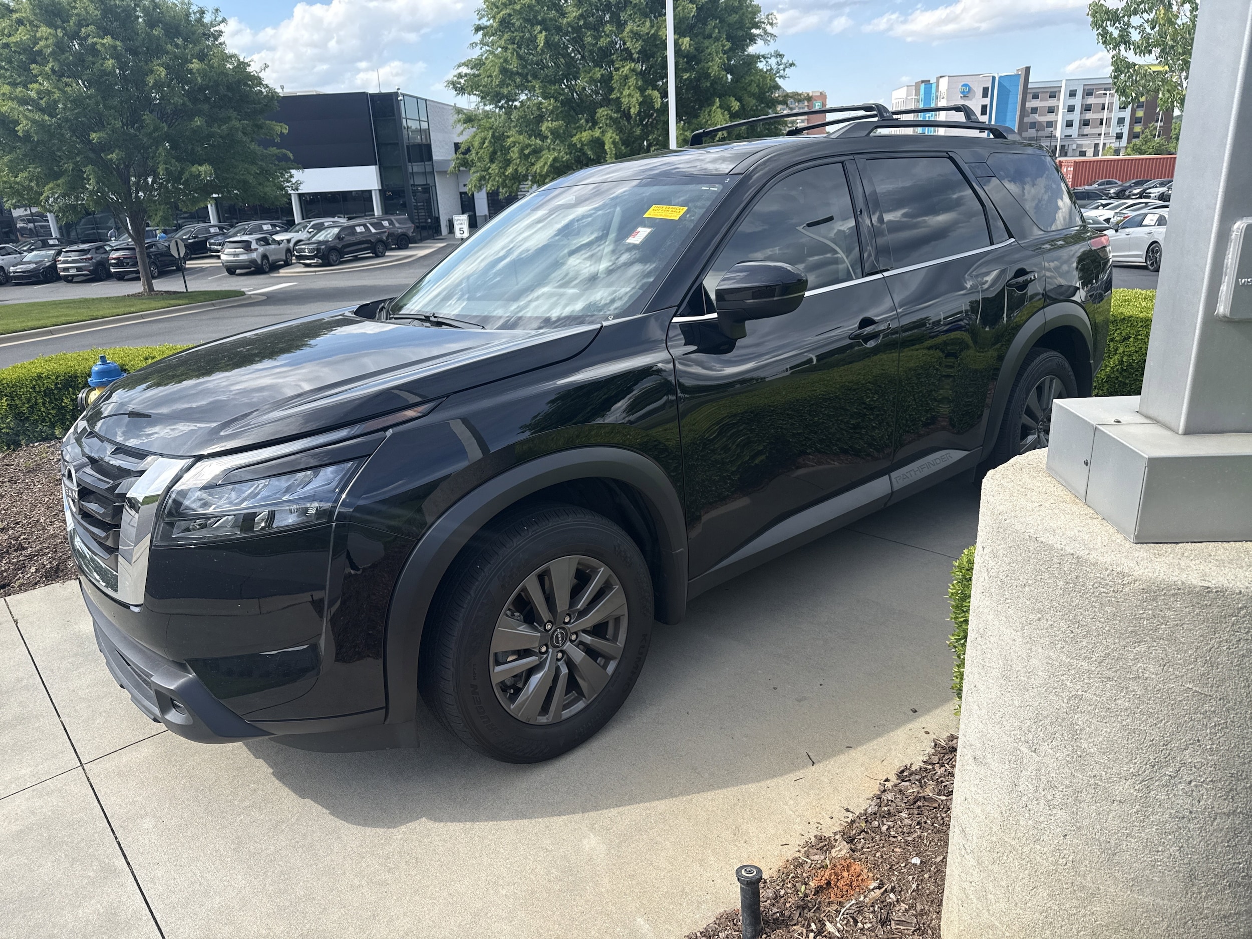 2024 Nissan Pathfinder SV photo 5