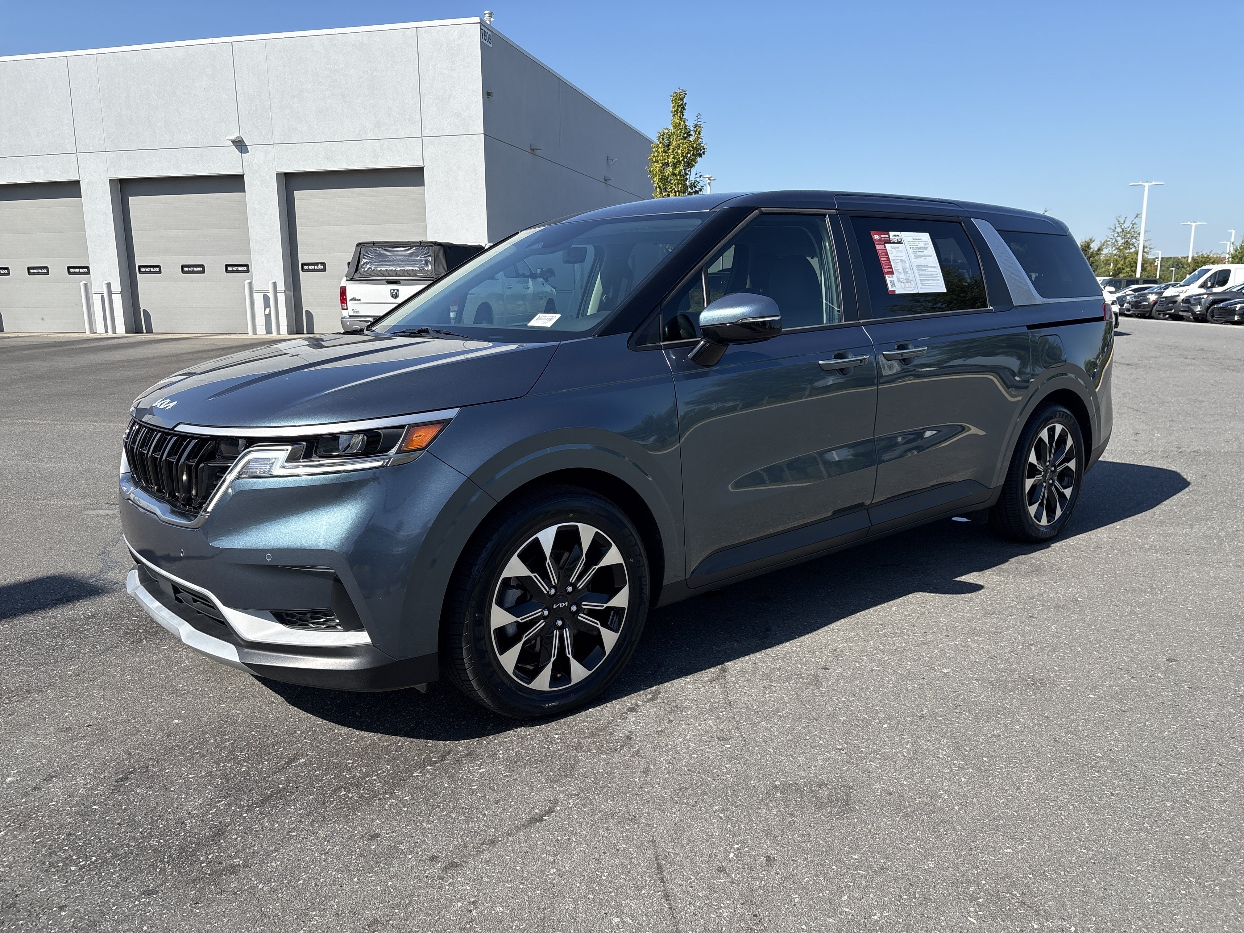 Certified 2024 Kia Carnival EX Minivan