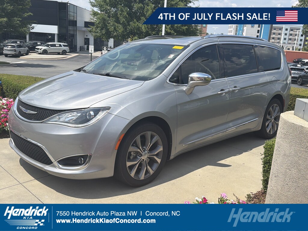 Used 2018 Chrysler Pacifica Limited Minivan