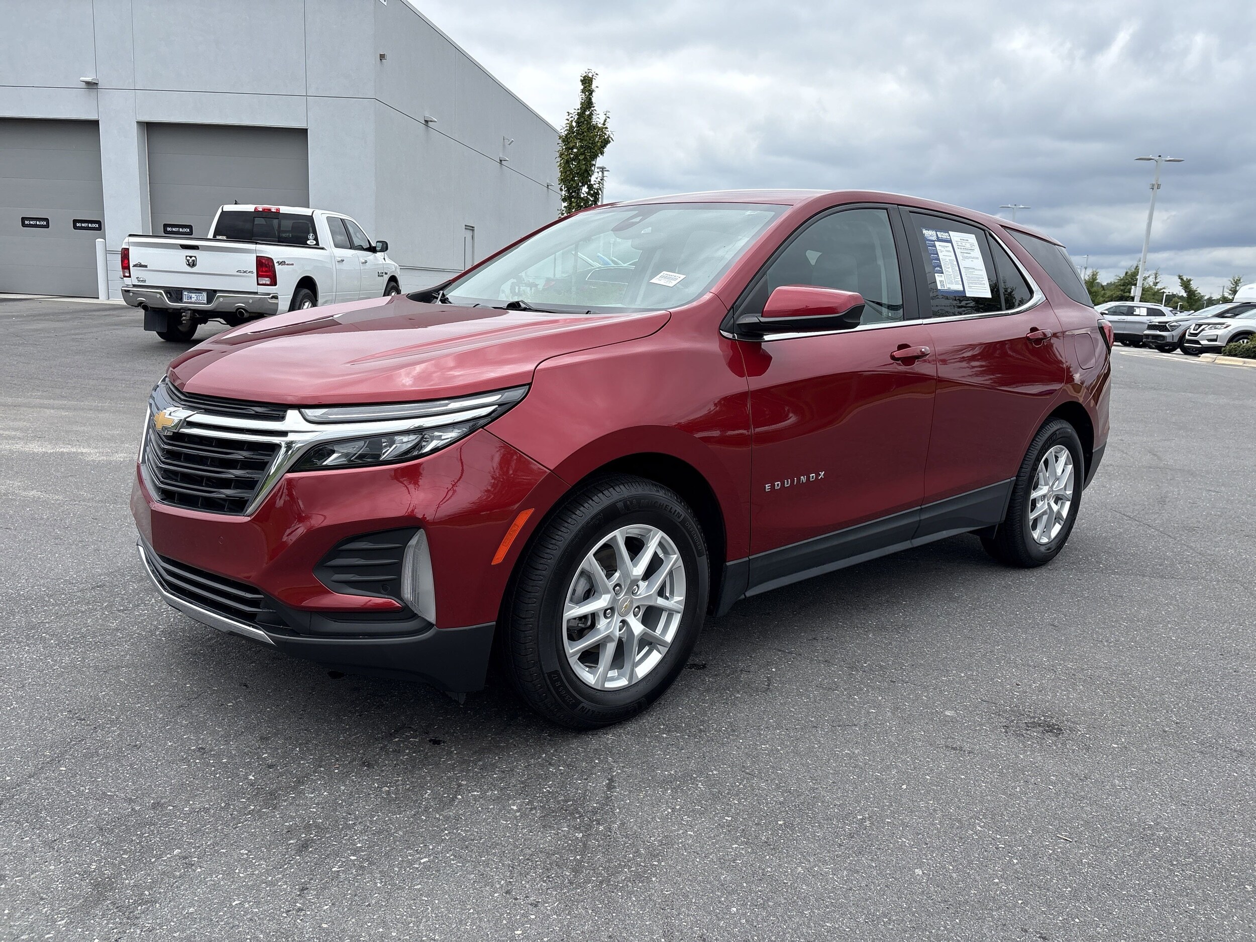 2022 Chevrolet Equinox LT photo 3
