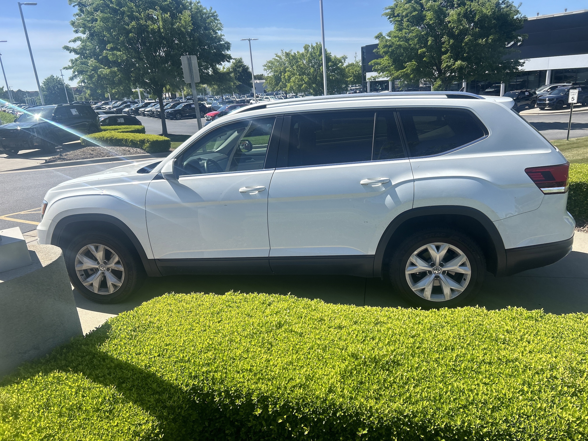 2019 Volkswagen Atlas 3.6L V6 SE w/Technology photo 6