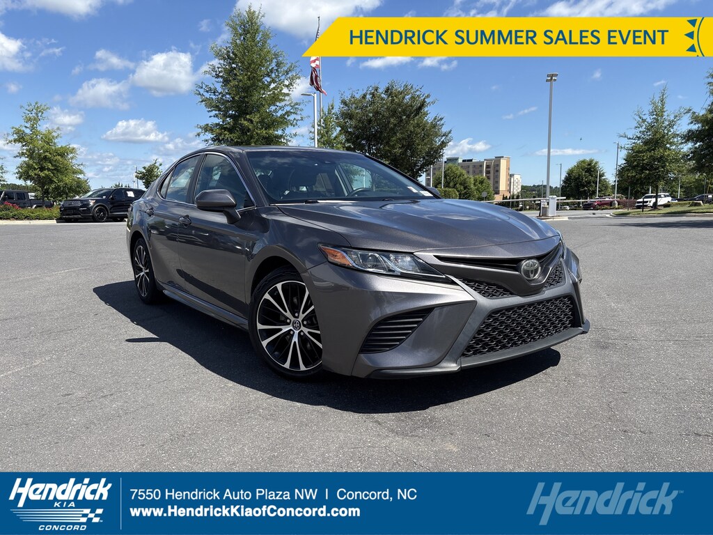 Used 2018 Toyota Camry SE Sedan
