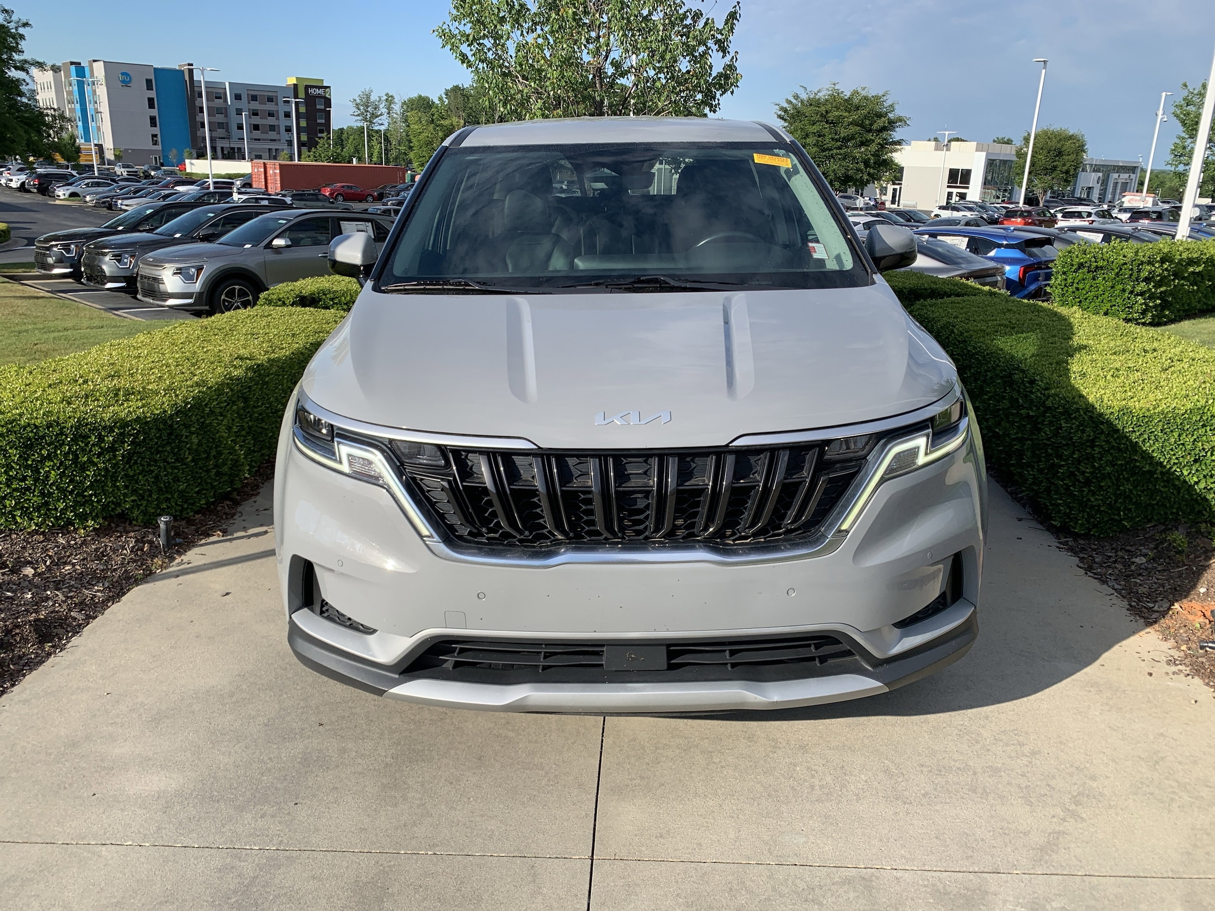 2022 Kia Carnival EX photo 2