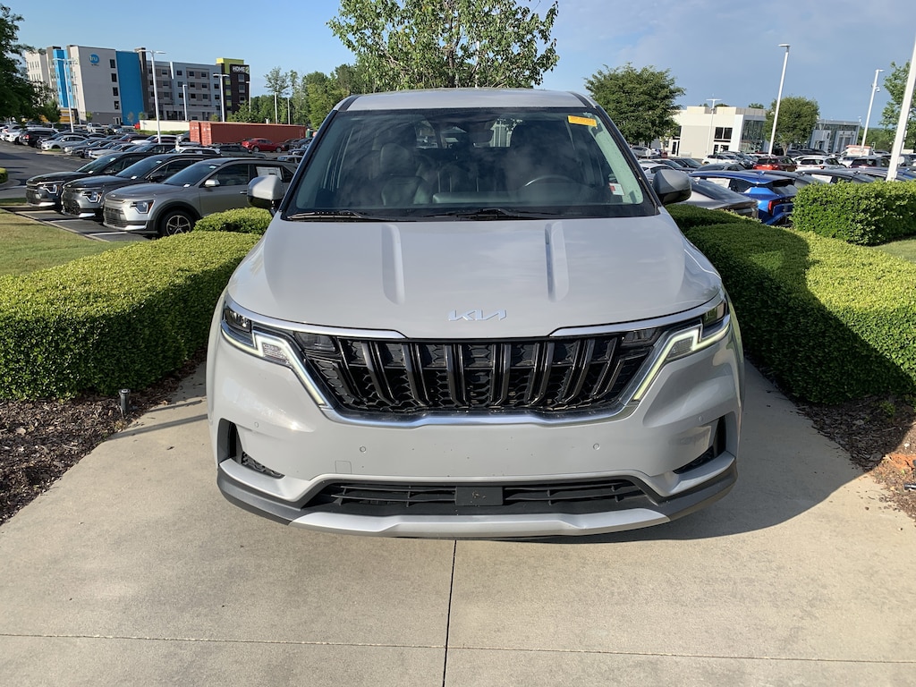 Used 2022 Kia Carnival EX Minivan