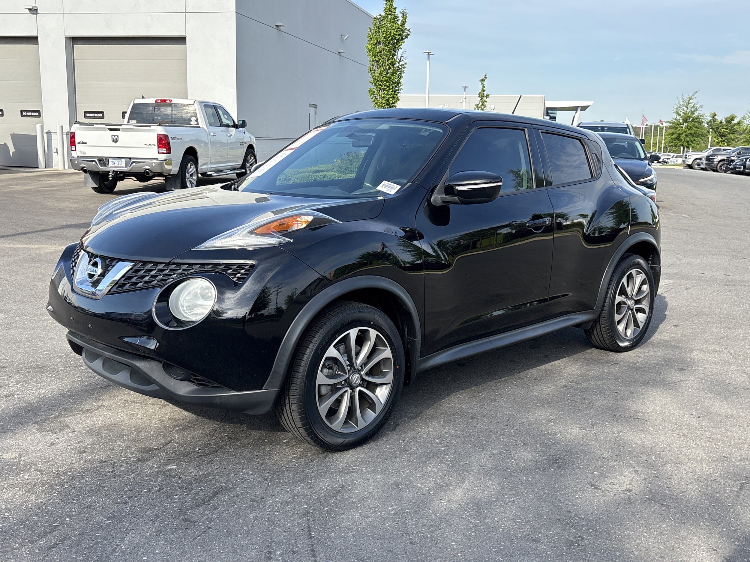 2017 Nissan Juke SV photo 4