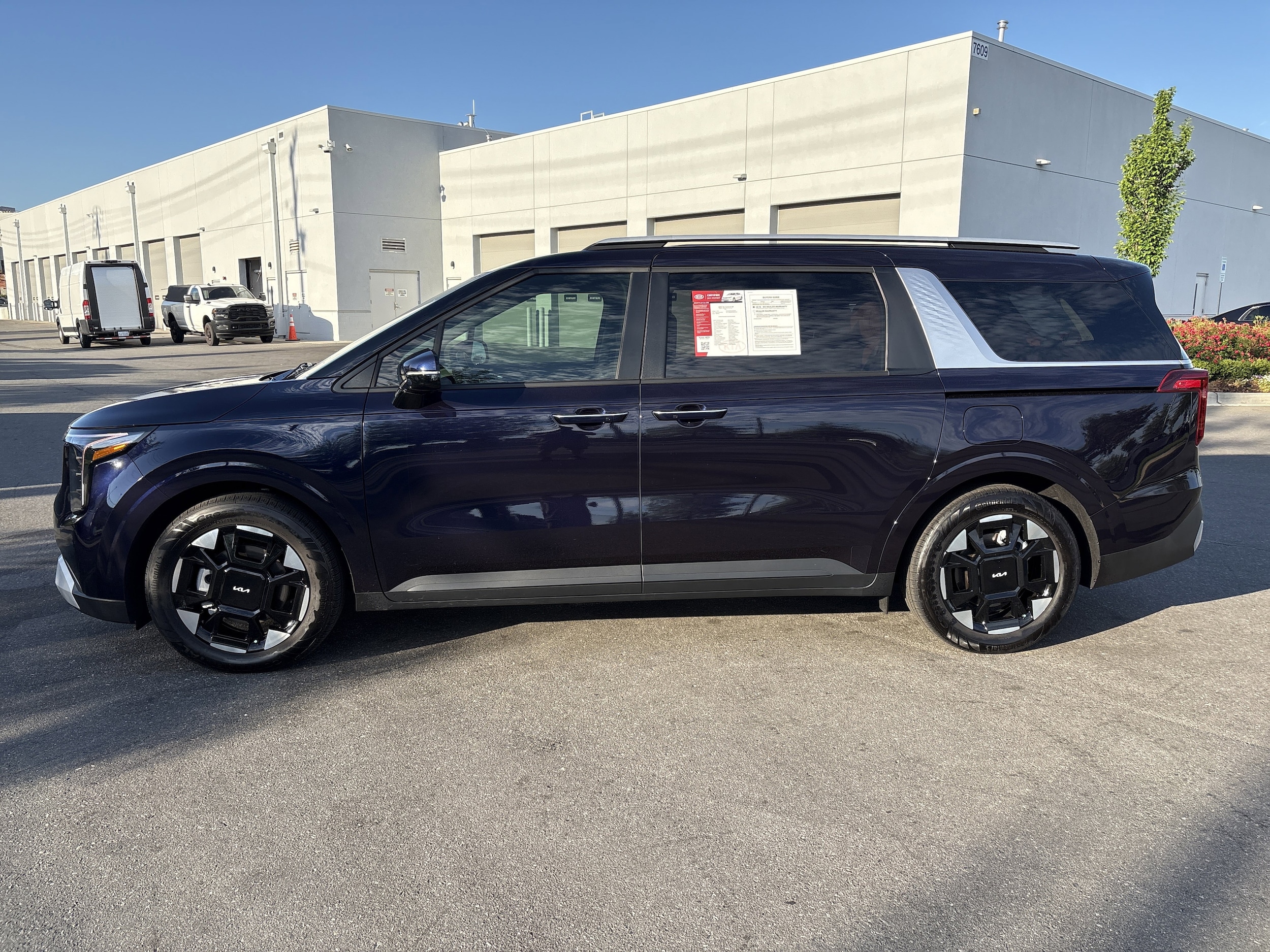 2025 Kia Carnival EX photo 5