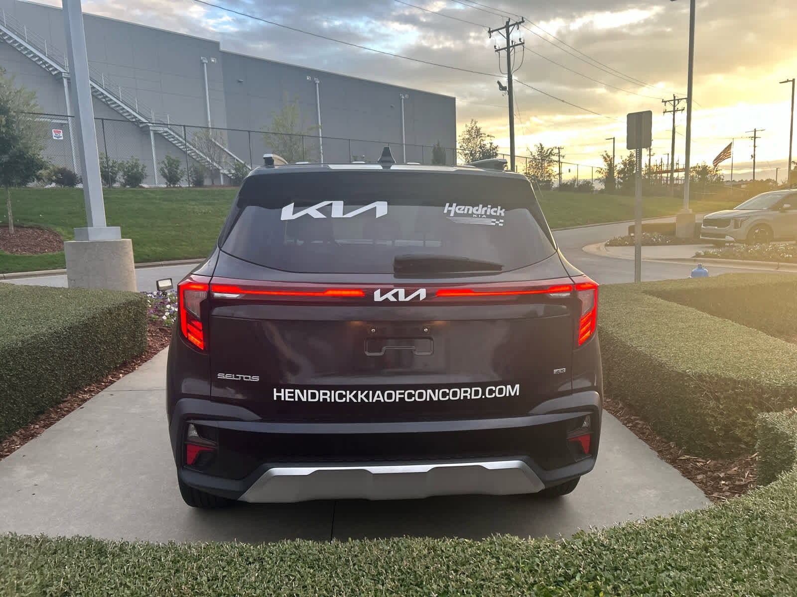 2024 Kia Seltos S photo 2
