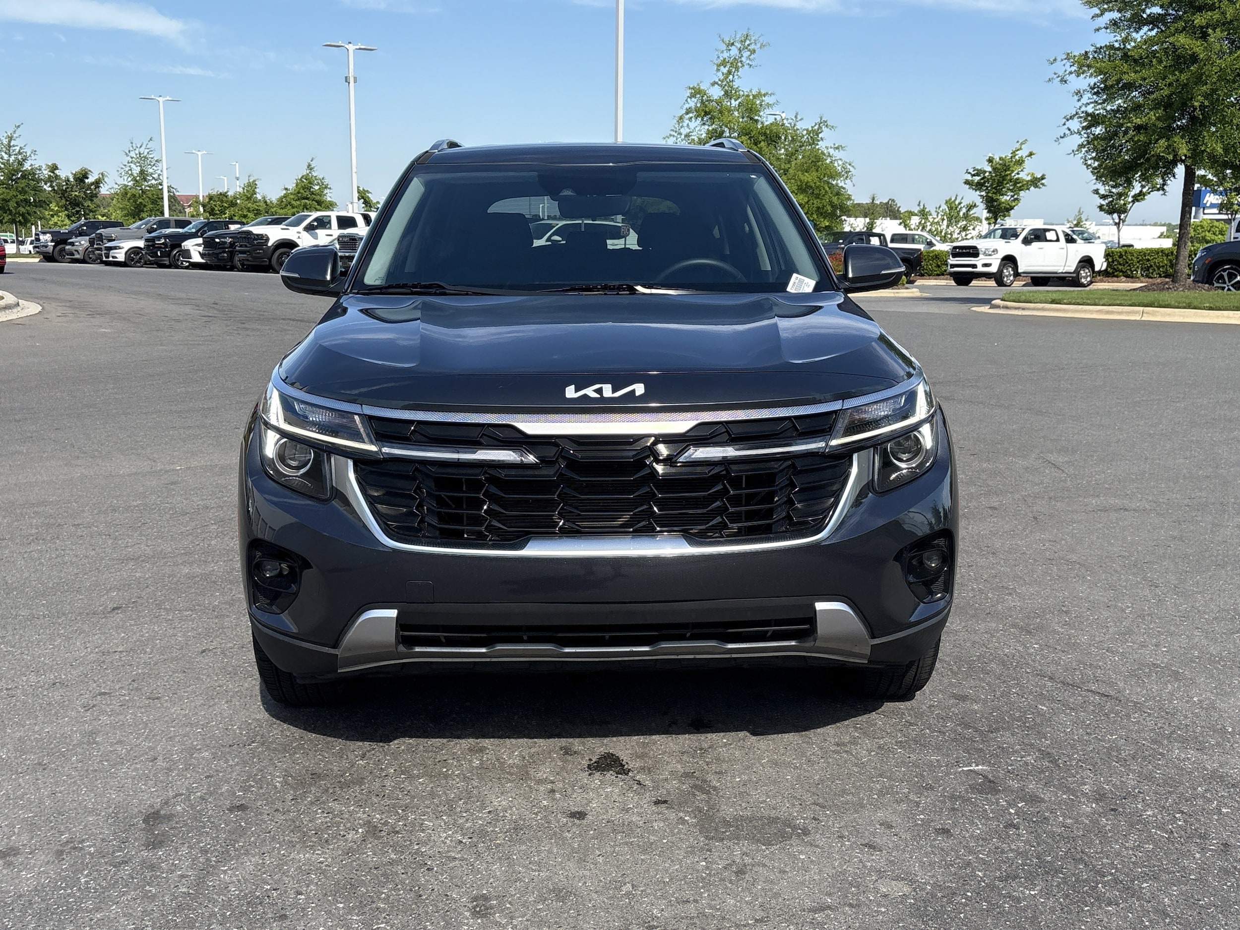 2024 Kia Seltos S photo 2