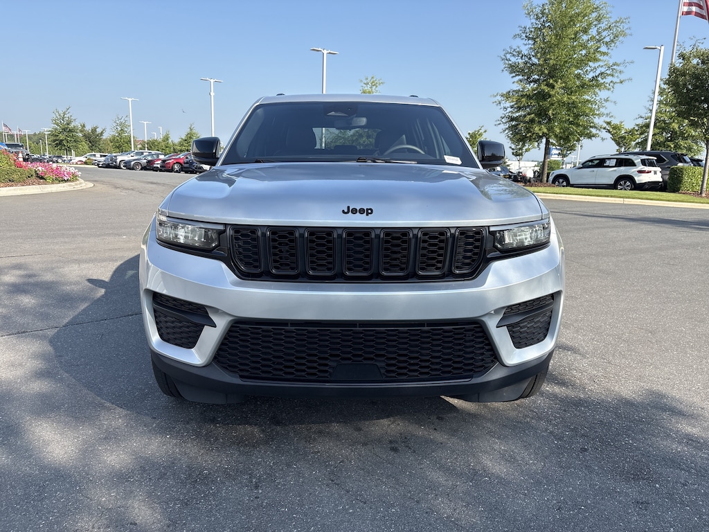 Used 2023 Jeep Grand Cherokee Altitude SUV