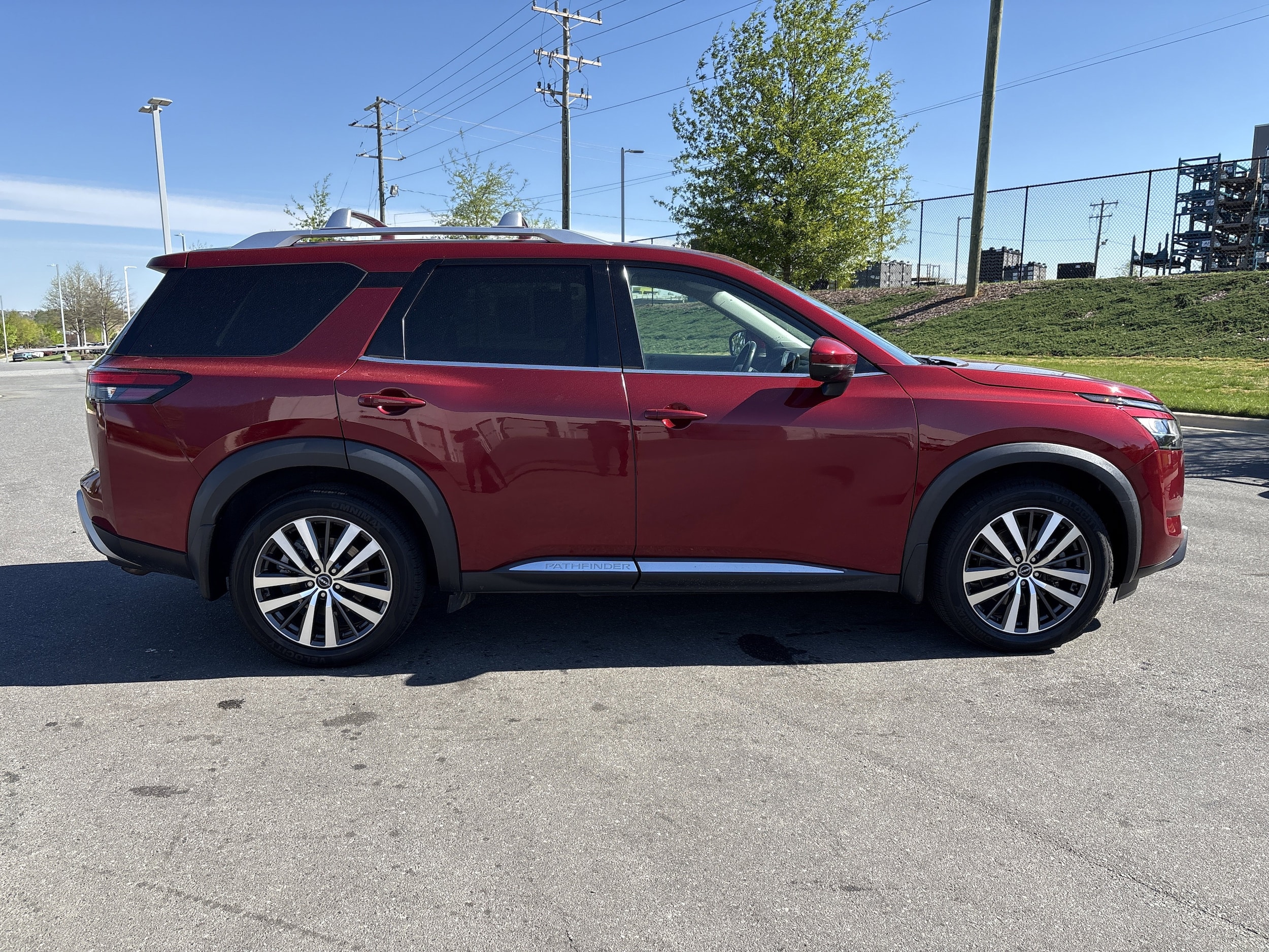 2022 Nissan Pathfinder Platinum photo 5