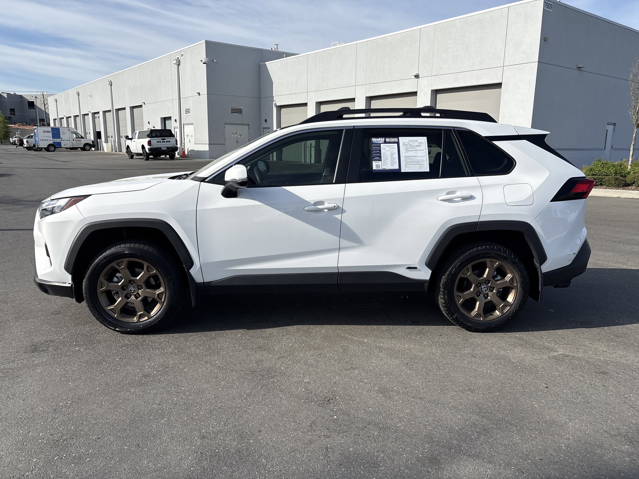 2023 Toyota RAV4 Hybrid XLE photo 6