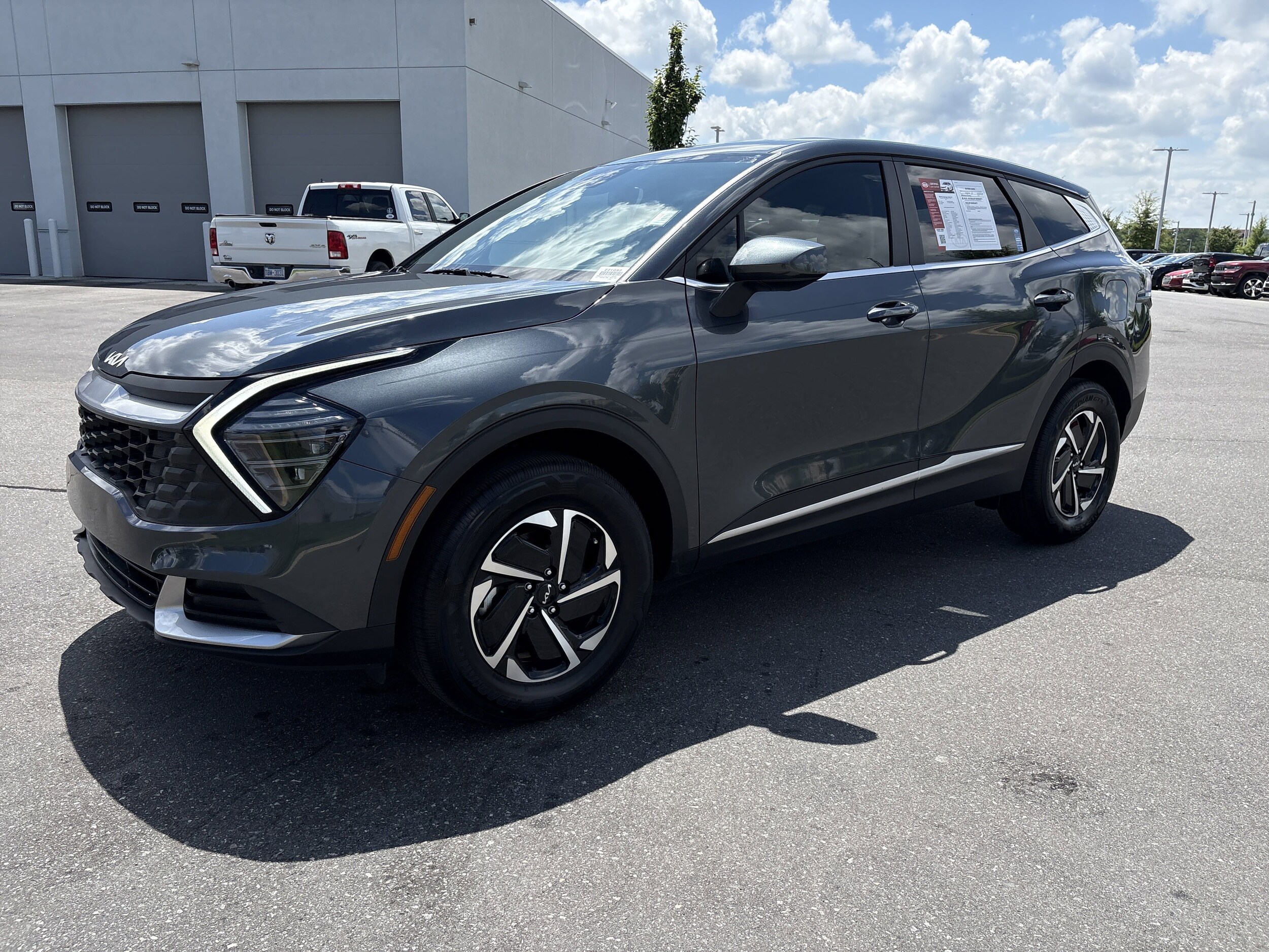 2024 Kia Sportage Hybrid LX photo 3