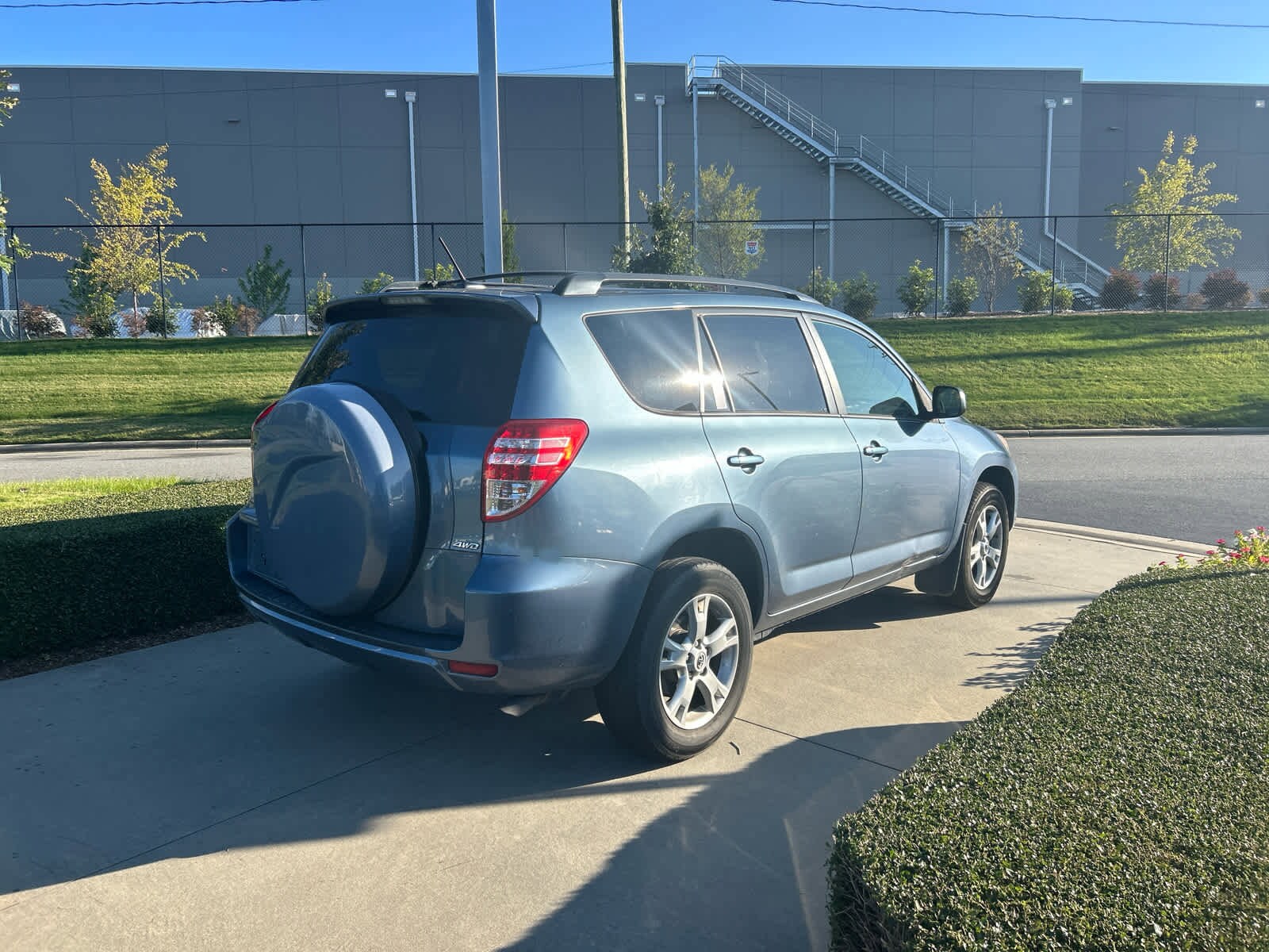 2012 Toyota RAV4 LE photo 3