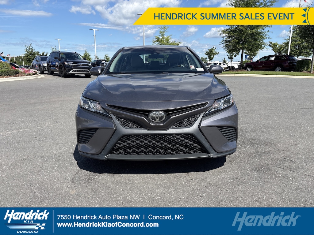 Used 2018 Toyota Camry SE Sedan