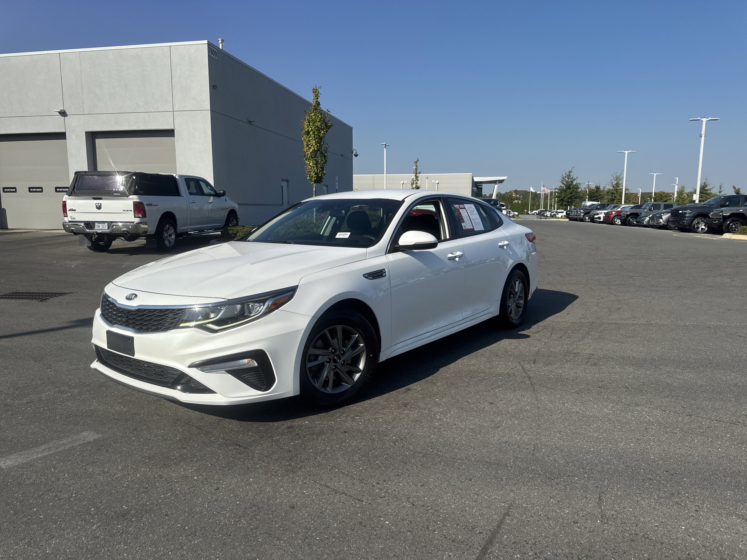 2019 Kia Optima LX photo 3