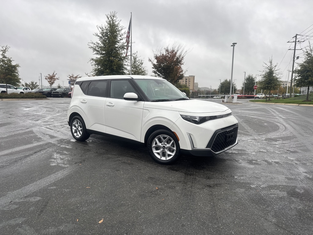 Certified 2023 Kia Soul LX Hatchback
