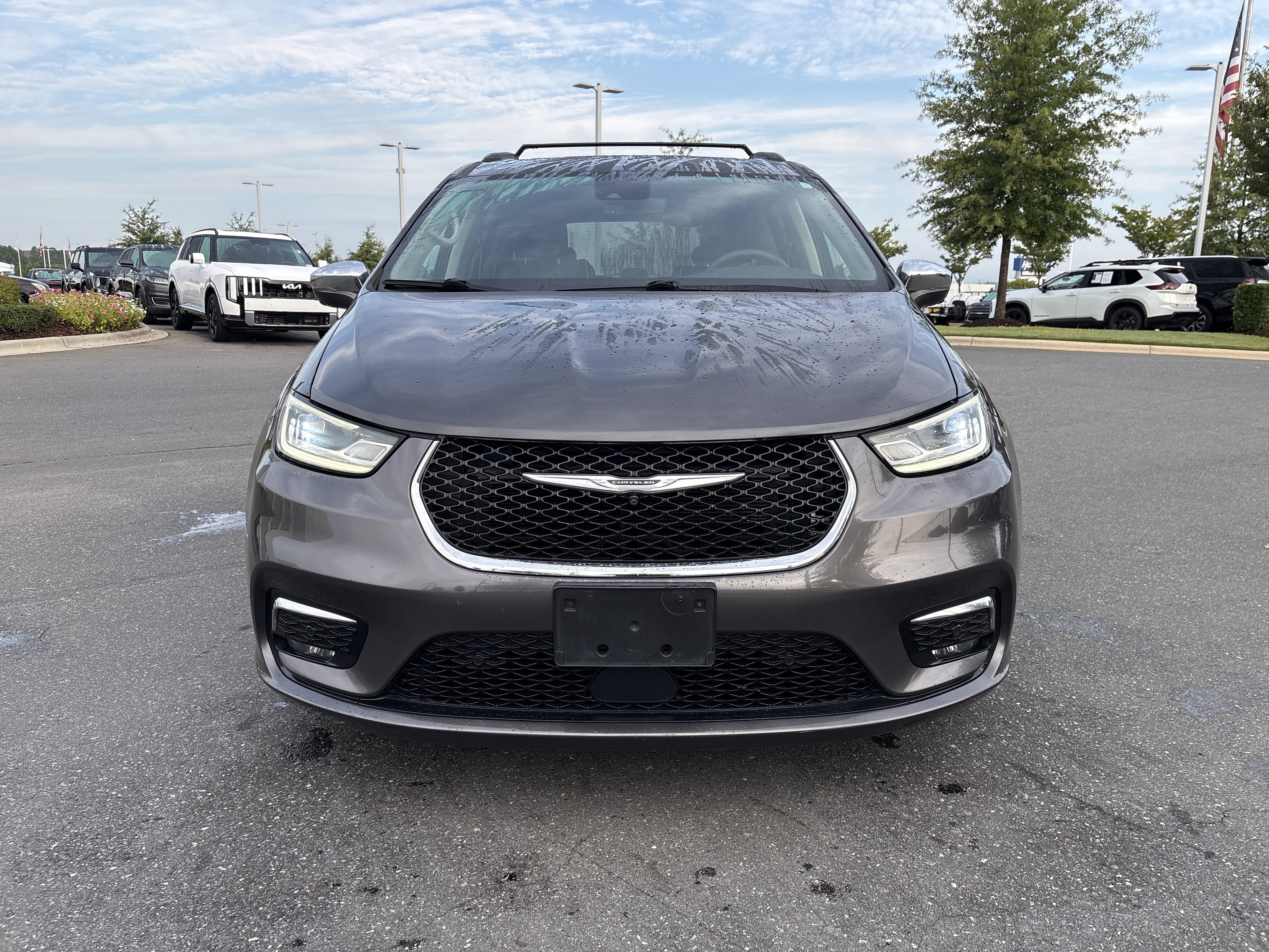 Used 2022 Chrysler Pacifica Limited Minivan