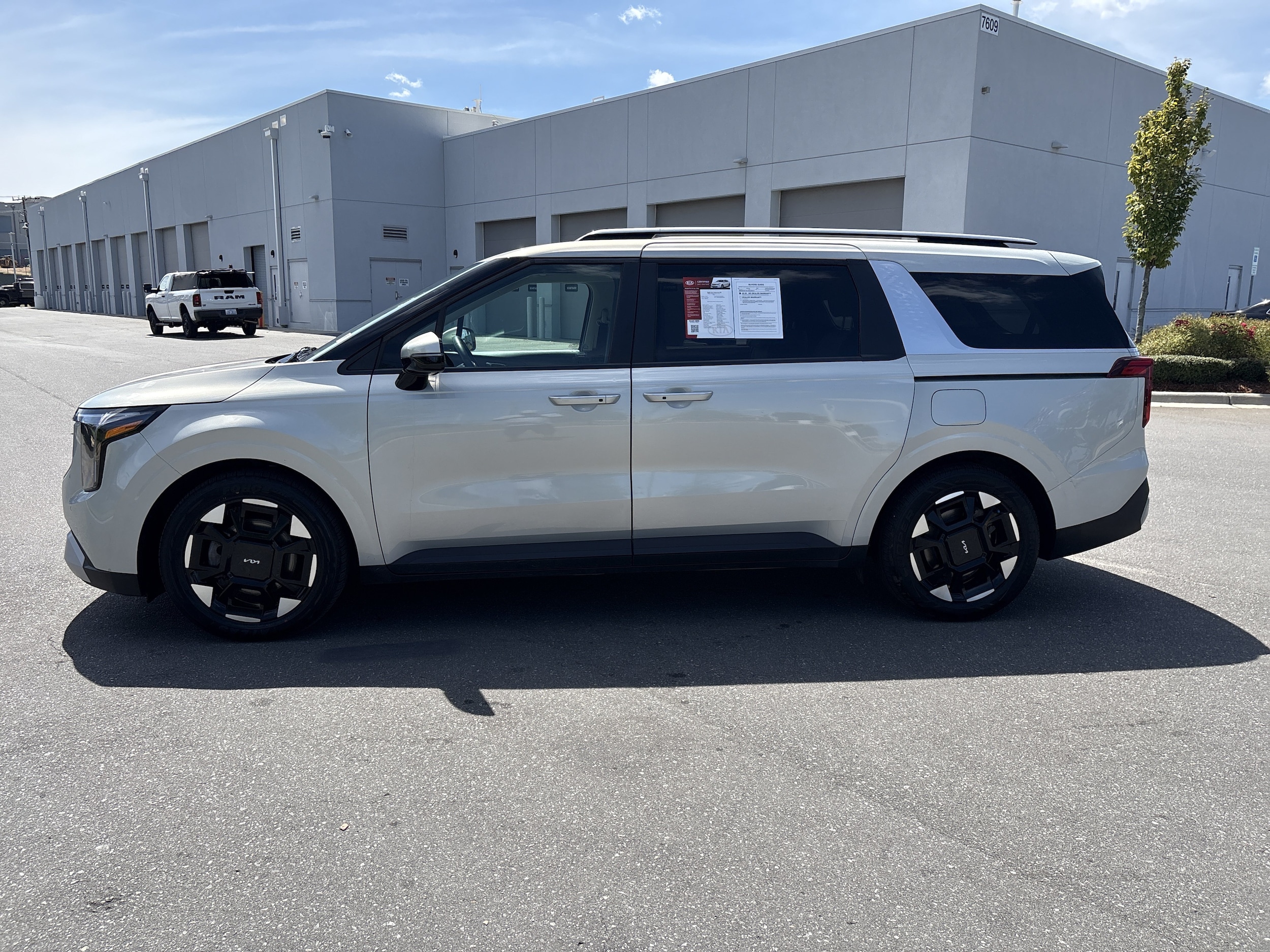 2025 Kia Carnival EX