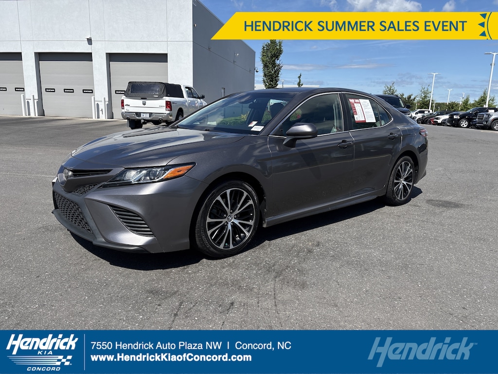 Used 2018 Toyota Camry SE Sedan