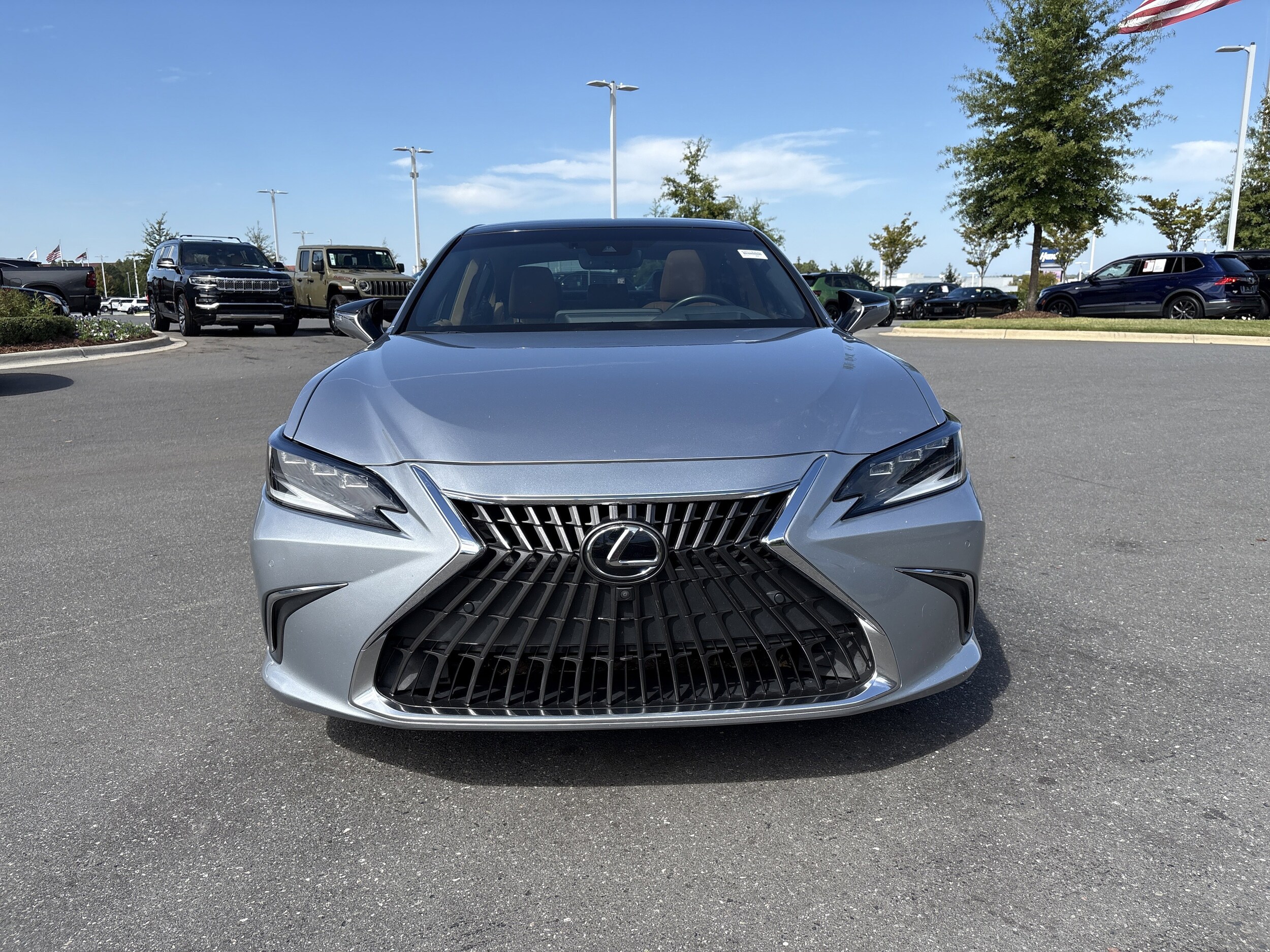 2022 Lexus ES 350 Ultra Luxury photo 3