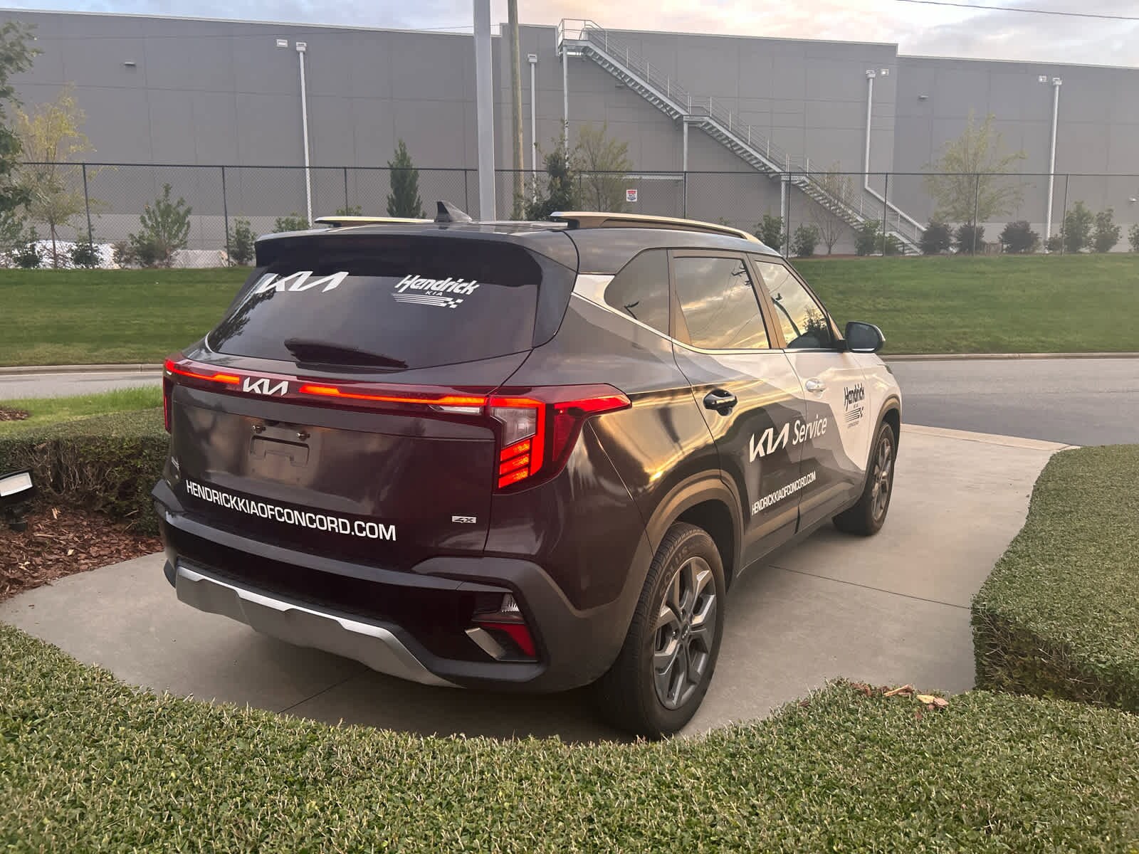 2024 Kia Seltos S photo 3