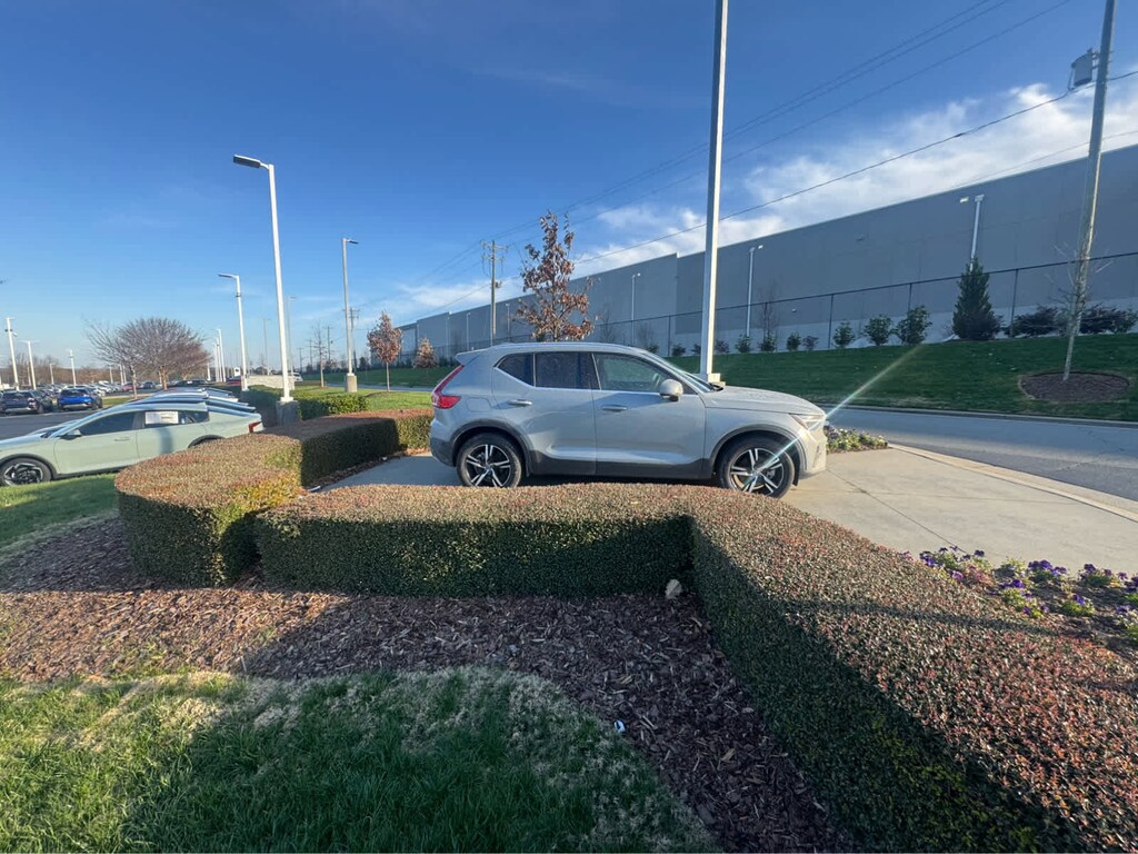 Used 2025 Volvo XC40 Core Bright Theme SUV