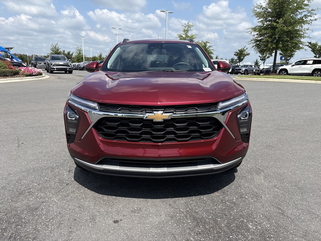 Used 2025 Chevrolet Trax LT SUV