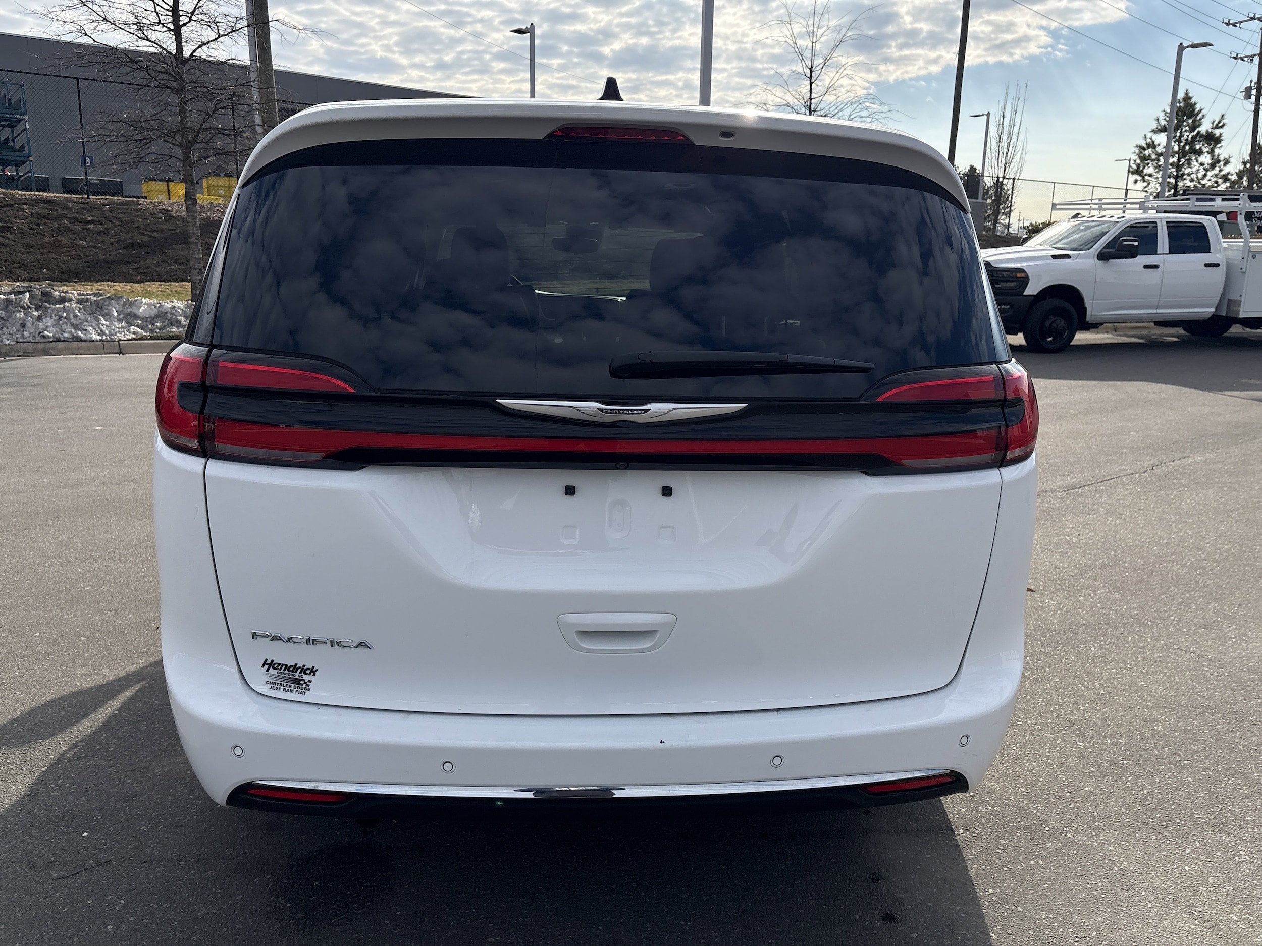 2024 Chrysler Pacifica Touring L photo 3