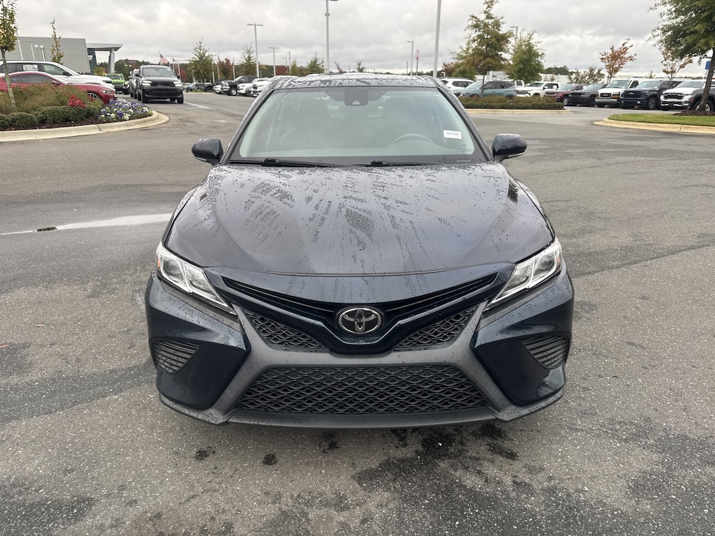 Used 2020 Toyota Camry SE Sedan