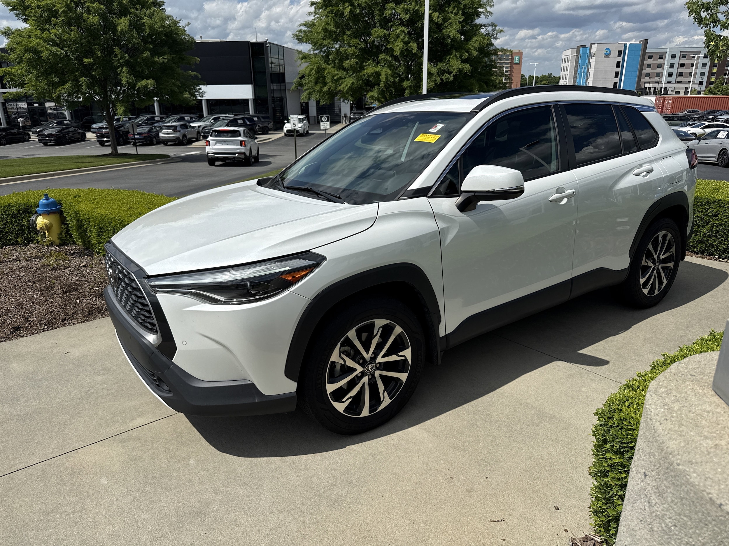 2023 Toyota Corolla Cross XLE photo 5