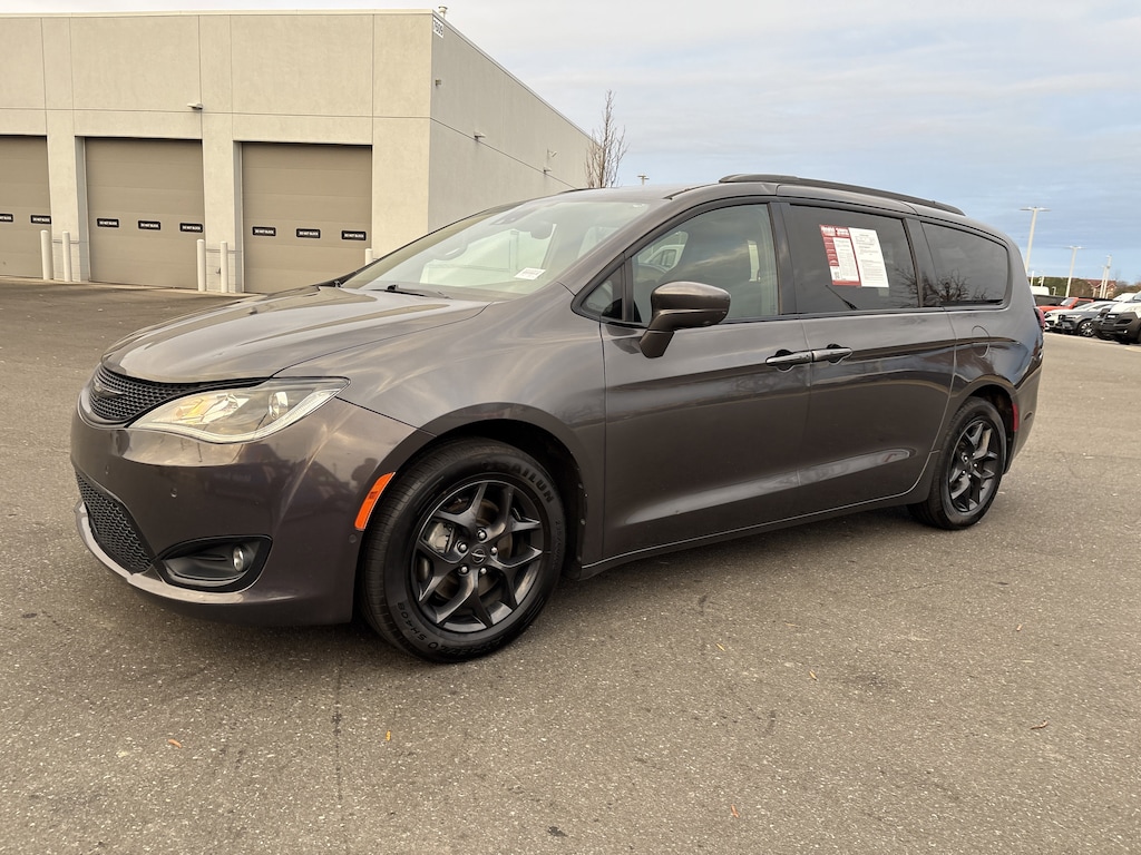 Used 2018 Chrysler Pacifica Touring L Minivan