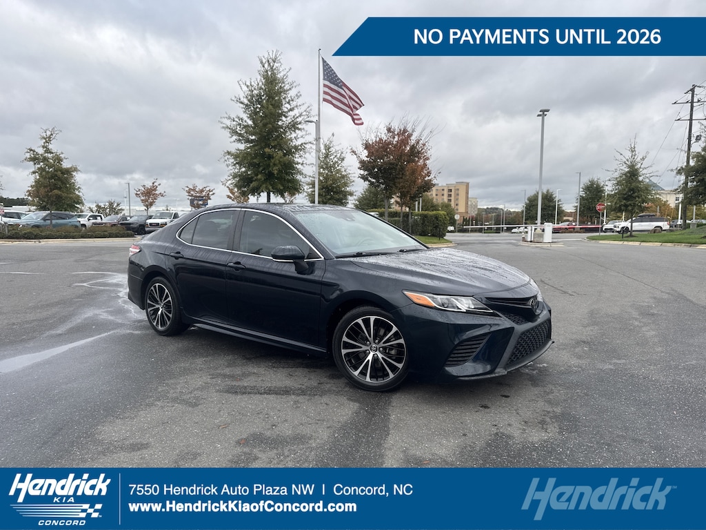 Used 2020 Toyota Camry SE Sedan