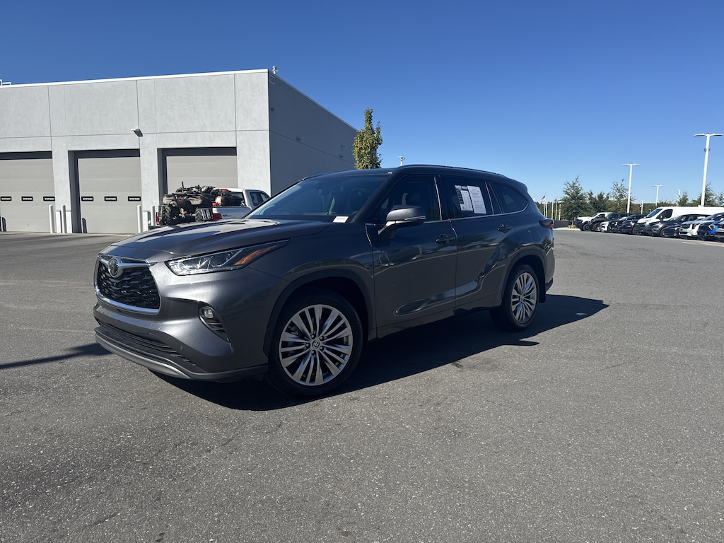 Used 2024 Toyota Highlander Platinum SUV