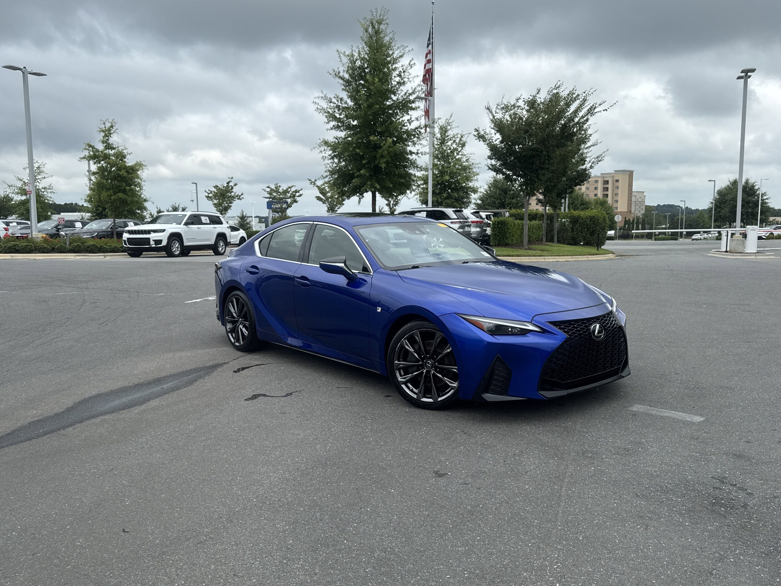 2021 Lexus IS 350 F SPORT photo 2