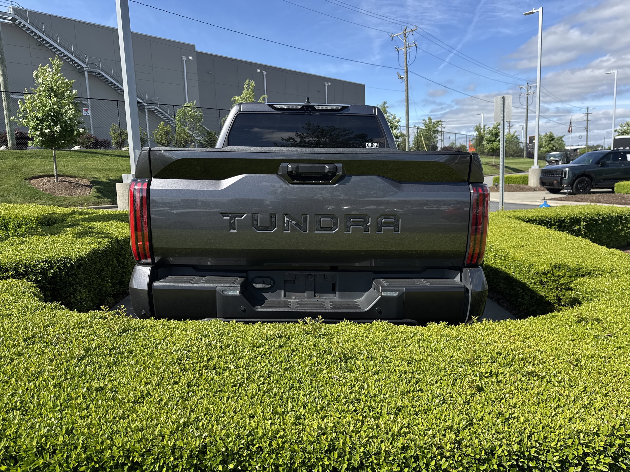 2022 Toyota Tundra 4WD Limited photo 2