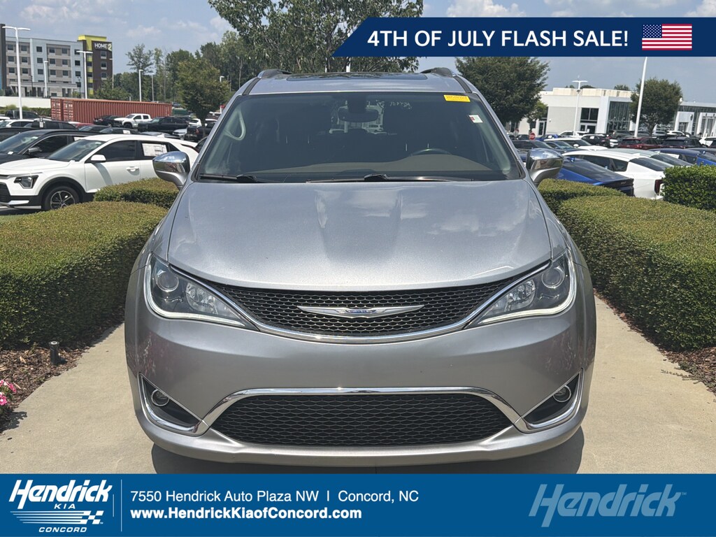 Used 2018 Chrysler Pacifica Limited Minivan