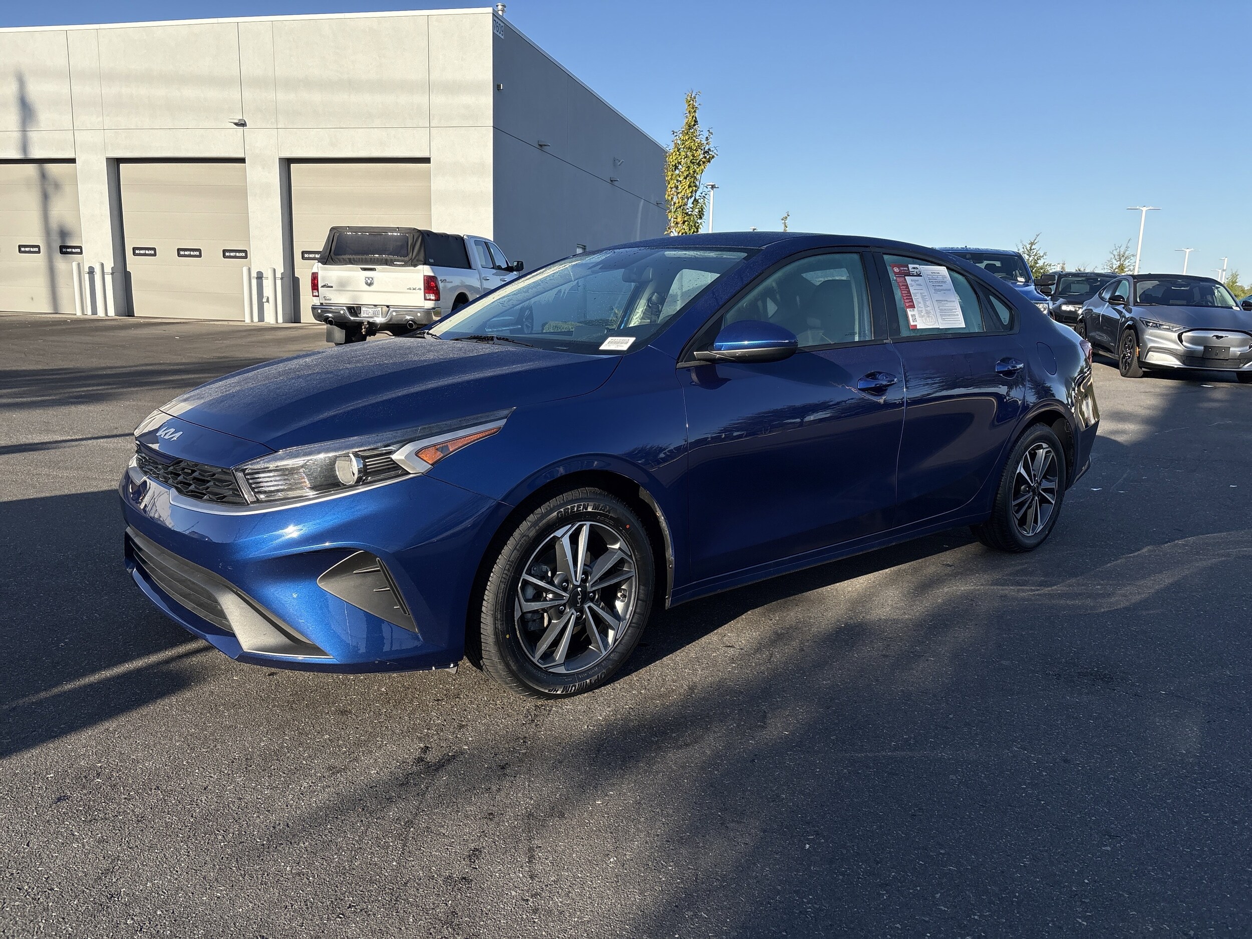 2023 Kia Forte LXS photo 3