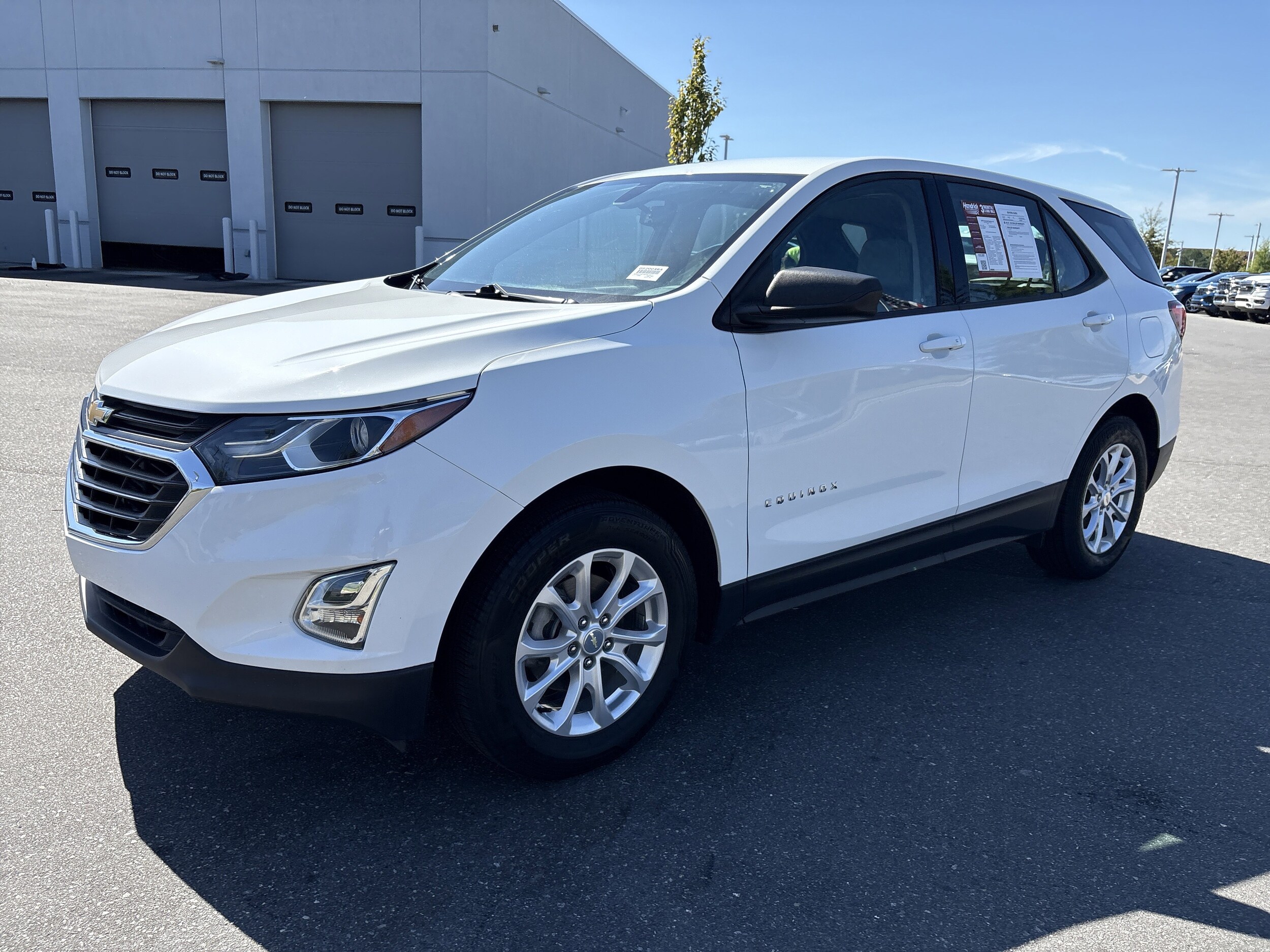 2019 Chevrolet Equinox LS photo 3