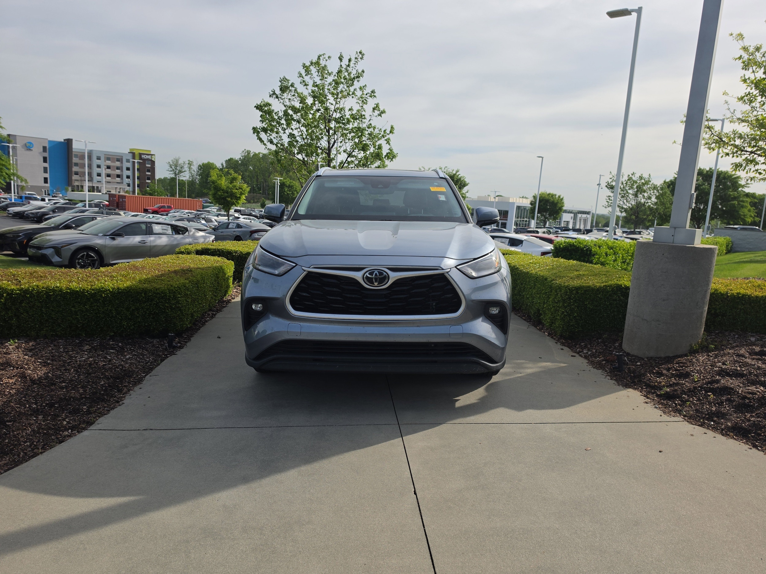 2021 Toyota Highlander XLE photo 5