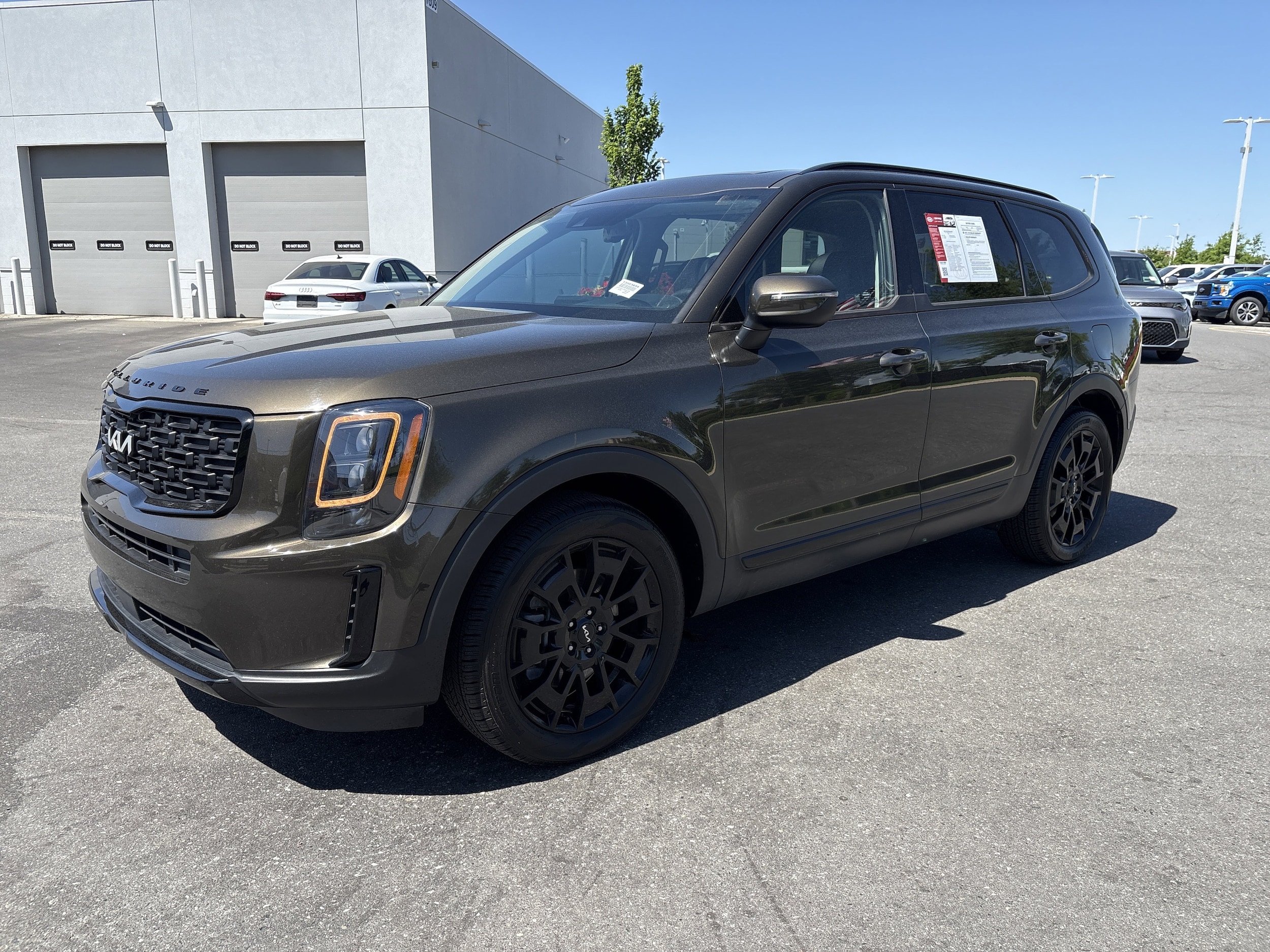 2022 Kia Telluride EX photo 2