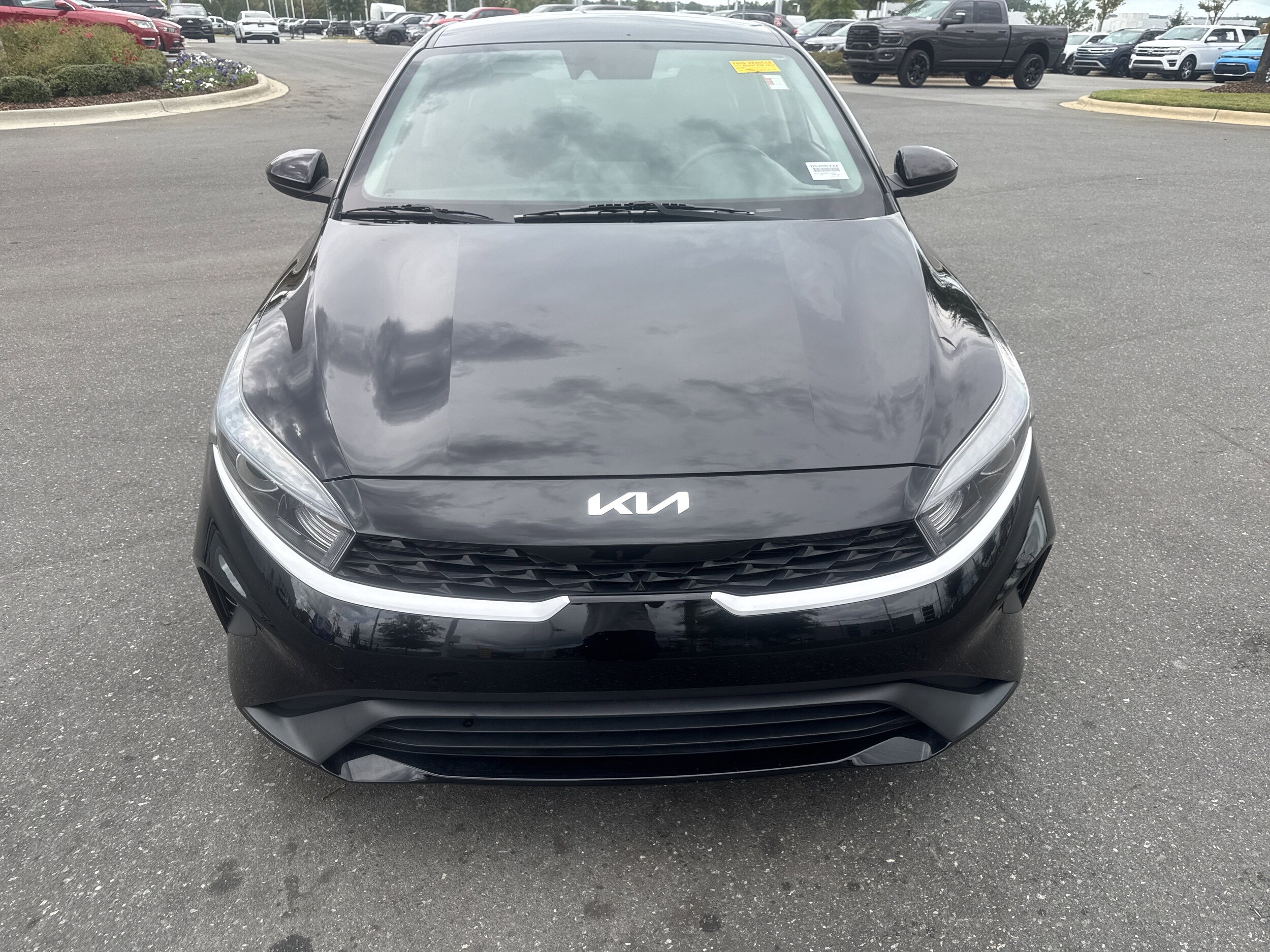 2023 Kia Forte LX photo 2