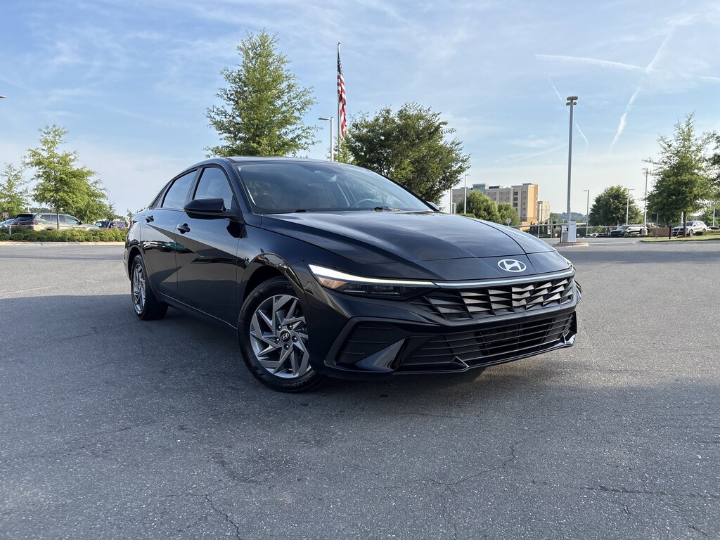 Used 2025 Hyundai Elantra Hybrid Blue Sedan