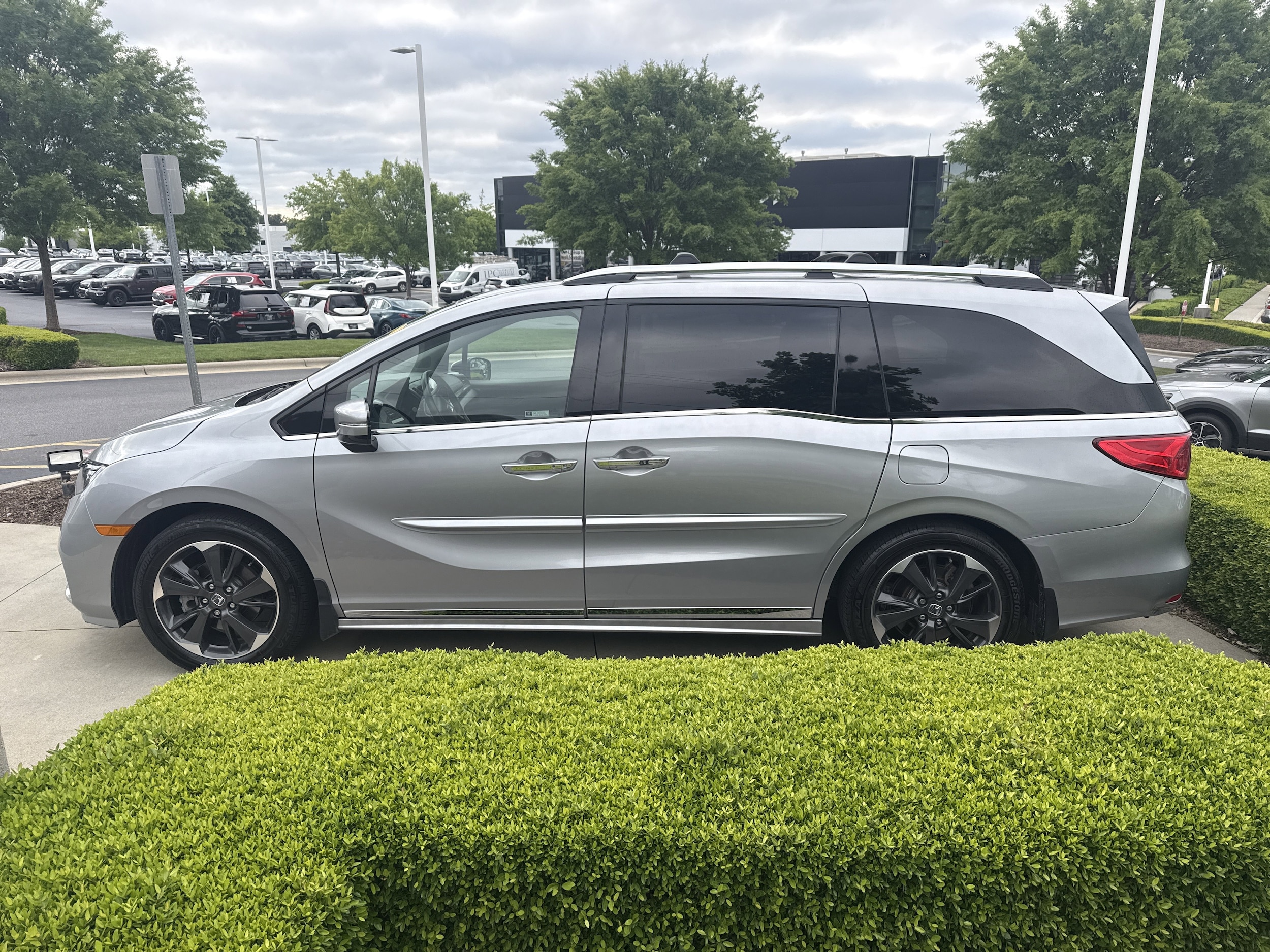 2024 Honda Odyssey Elite photo 2