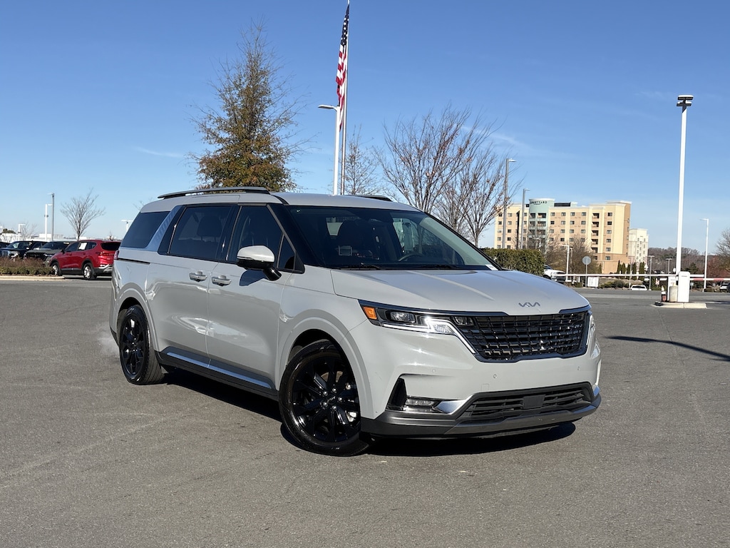 Certified 2024 Kia Carnival SX Minivan
