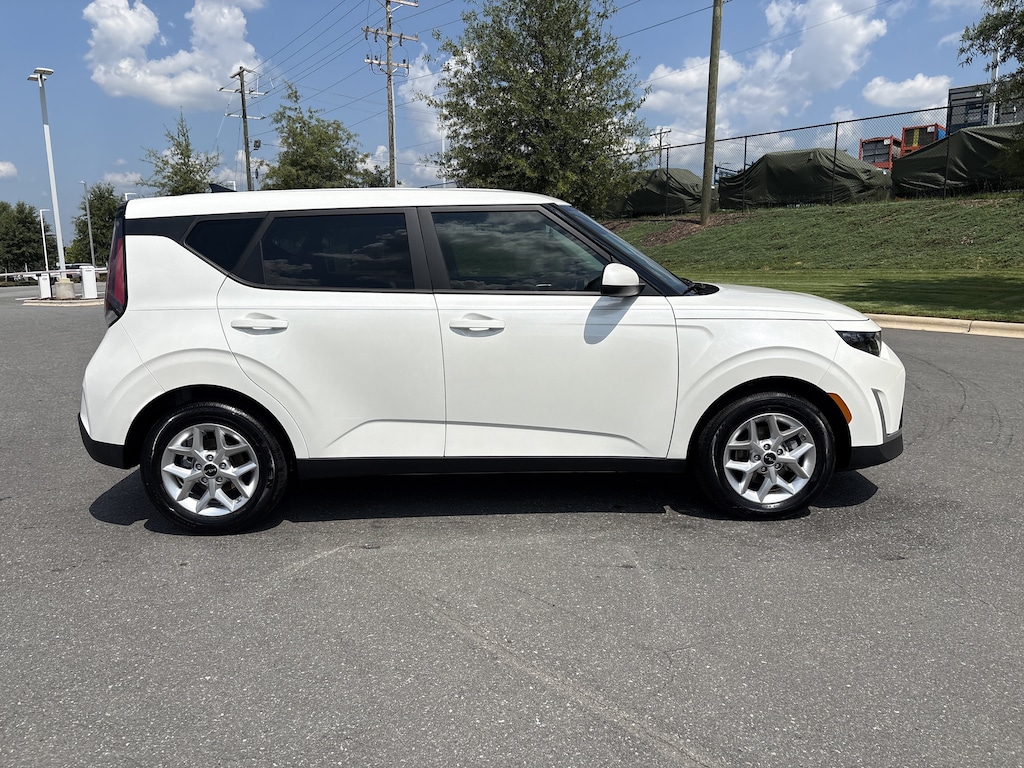 Used 2025 Kia Soul LX Hatchback