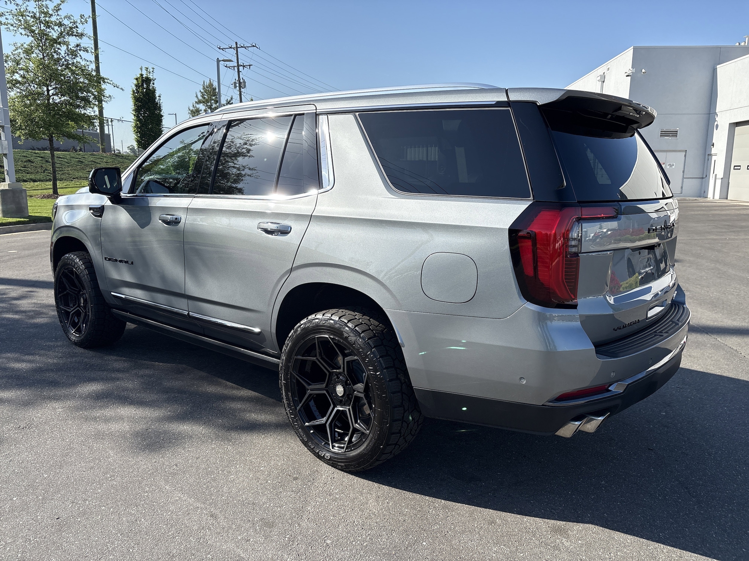 2026 GMC Yukon Denali Ultimate photo 5