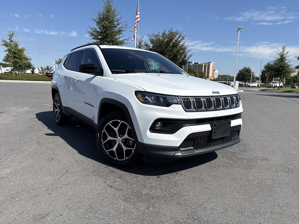 Used 2024 Jeep Compass Latitude SUV