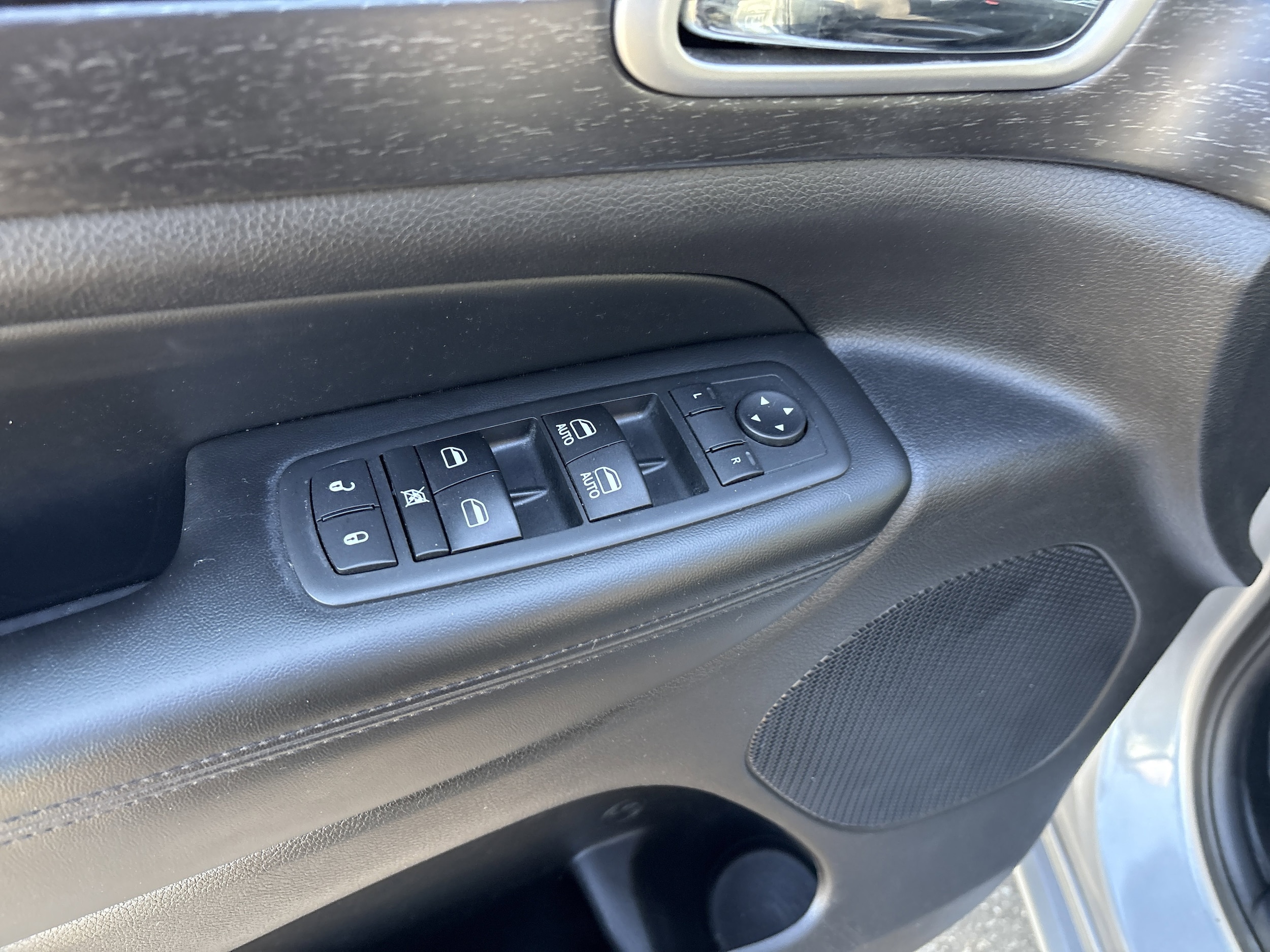 2017 Jeep Grand Cherokee Altitude photo 3