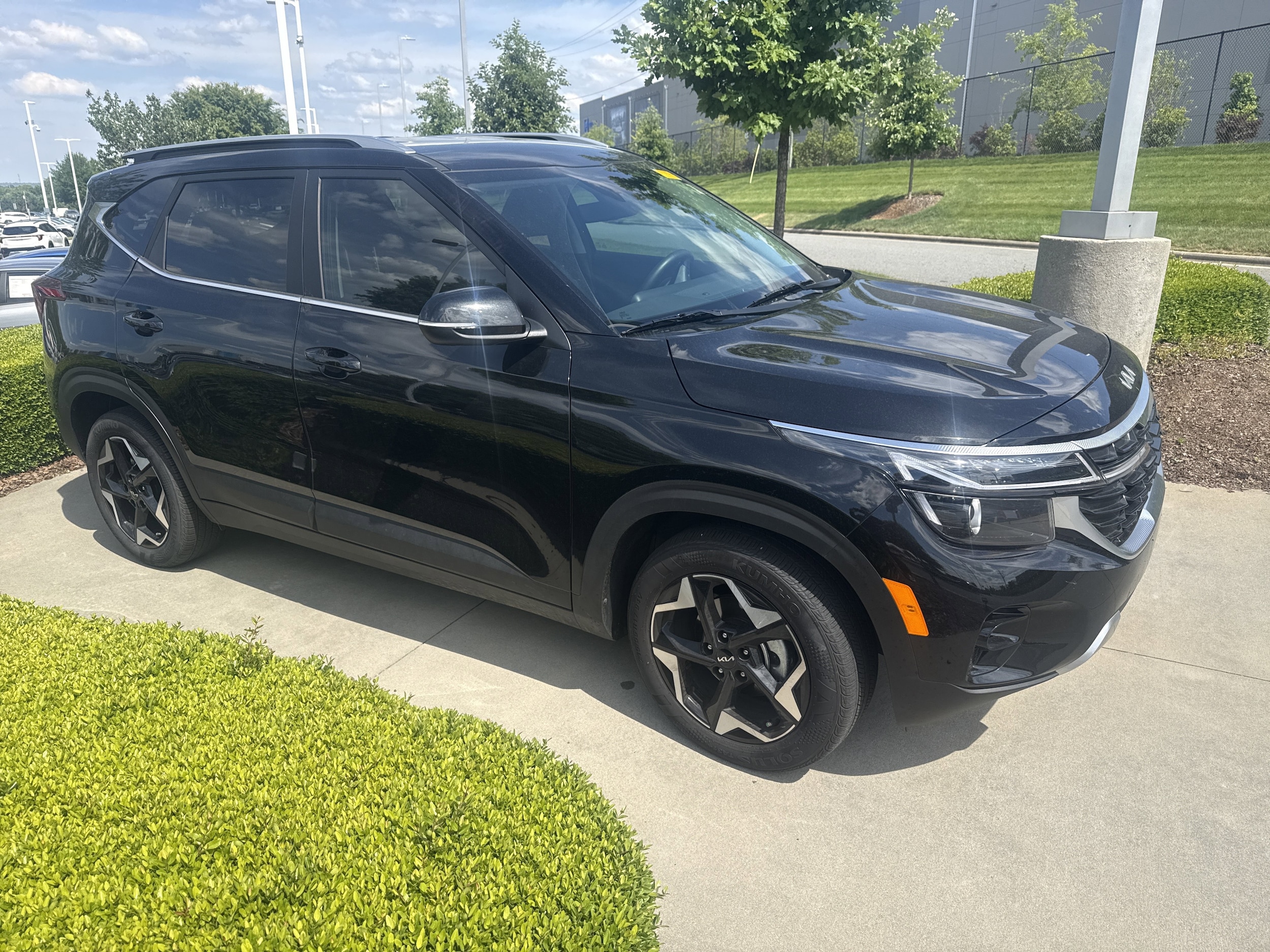 2026 Kia Seltos EX photo 2