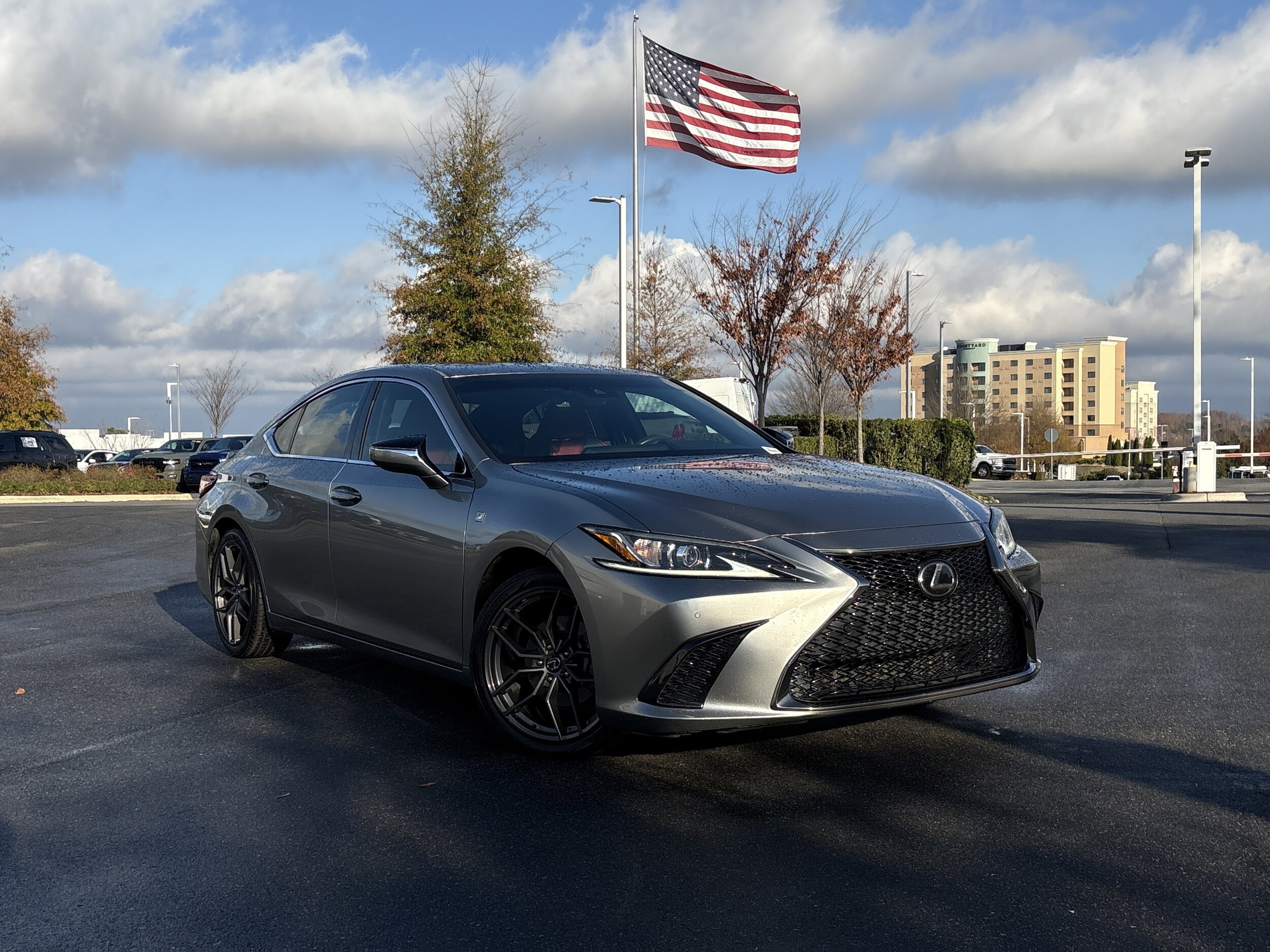 2019 Lexus ES 350 F SPORT photo 2